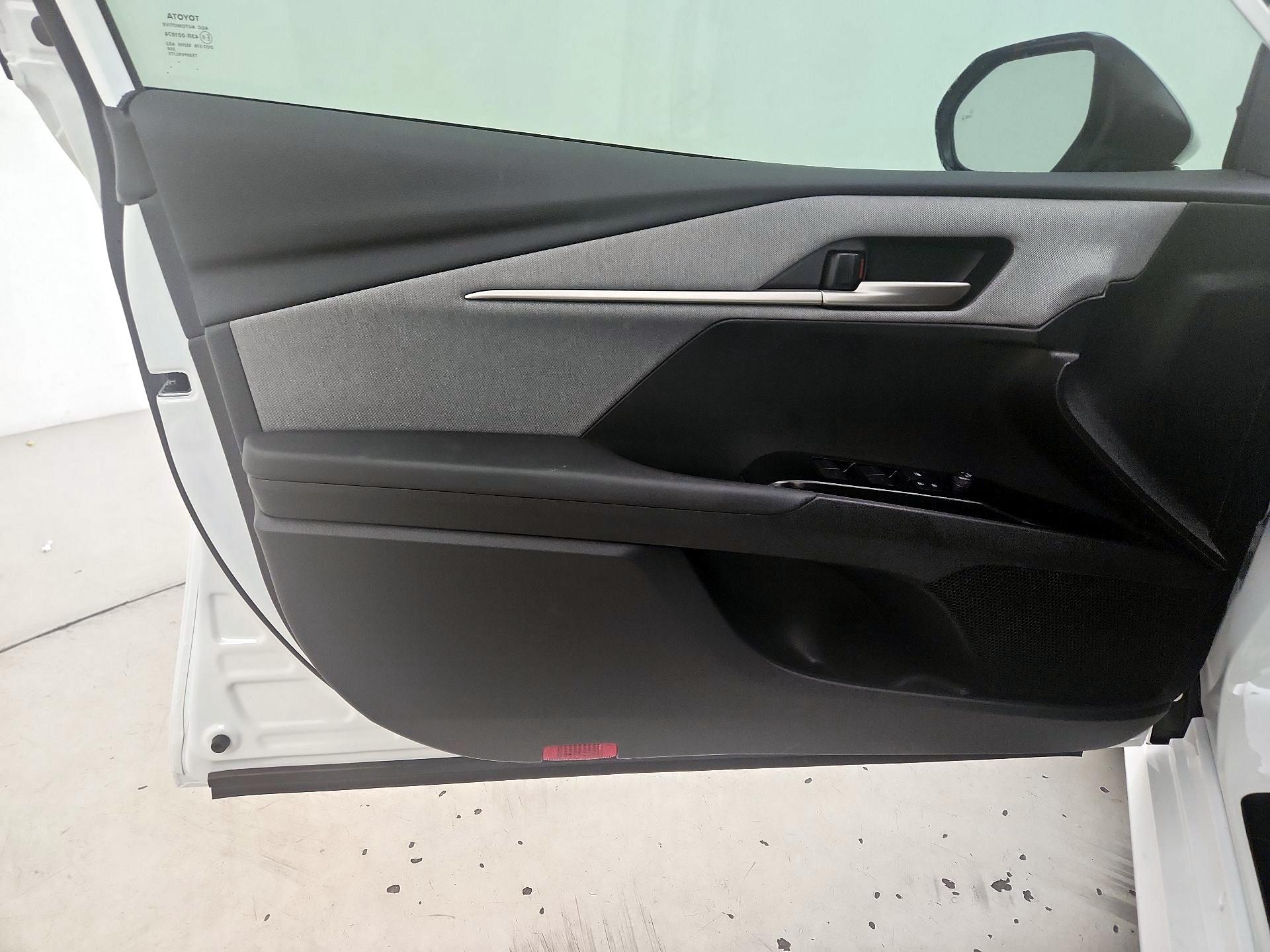 Thumbnail: 2025 Toyota Camry - 12