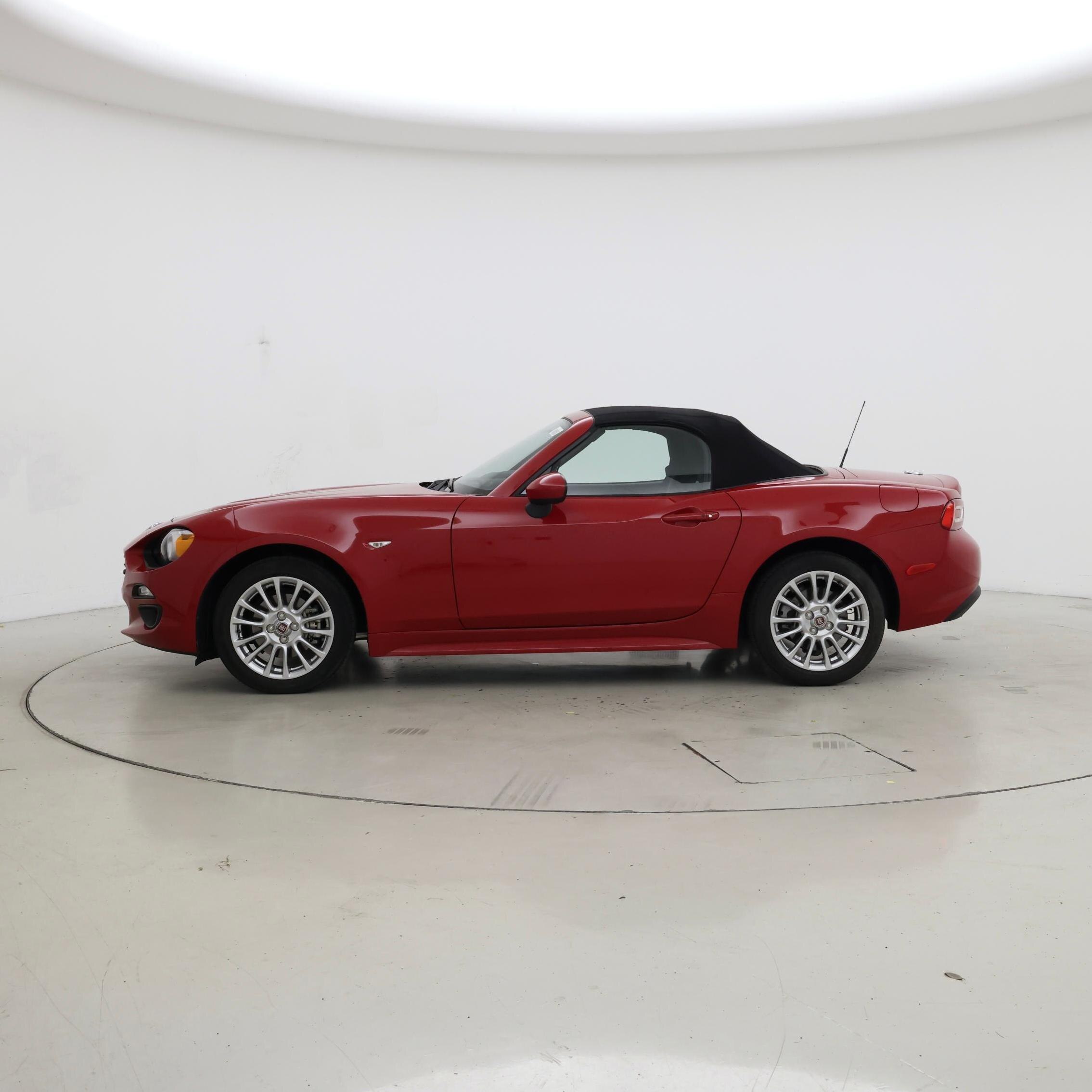 Thumbnail: 2018 Fiat 124 Spider - 3