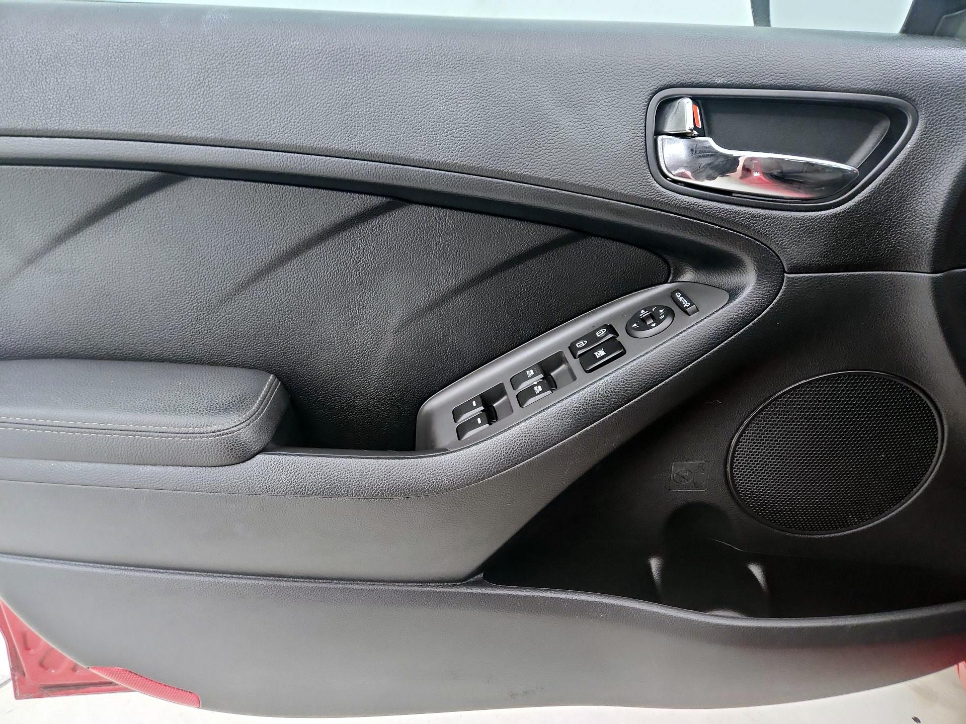 Thumbnail: 2017 Kia Forte - 12