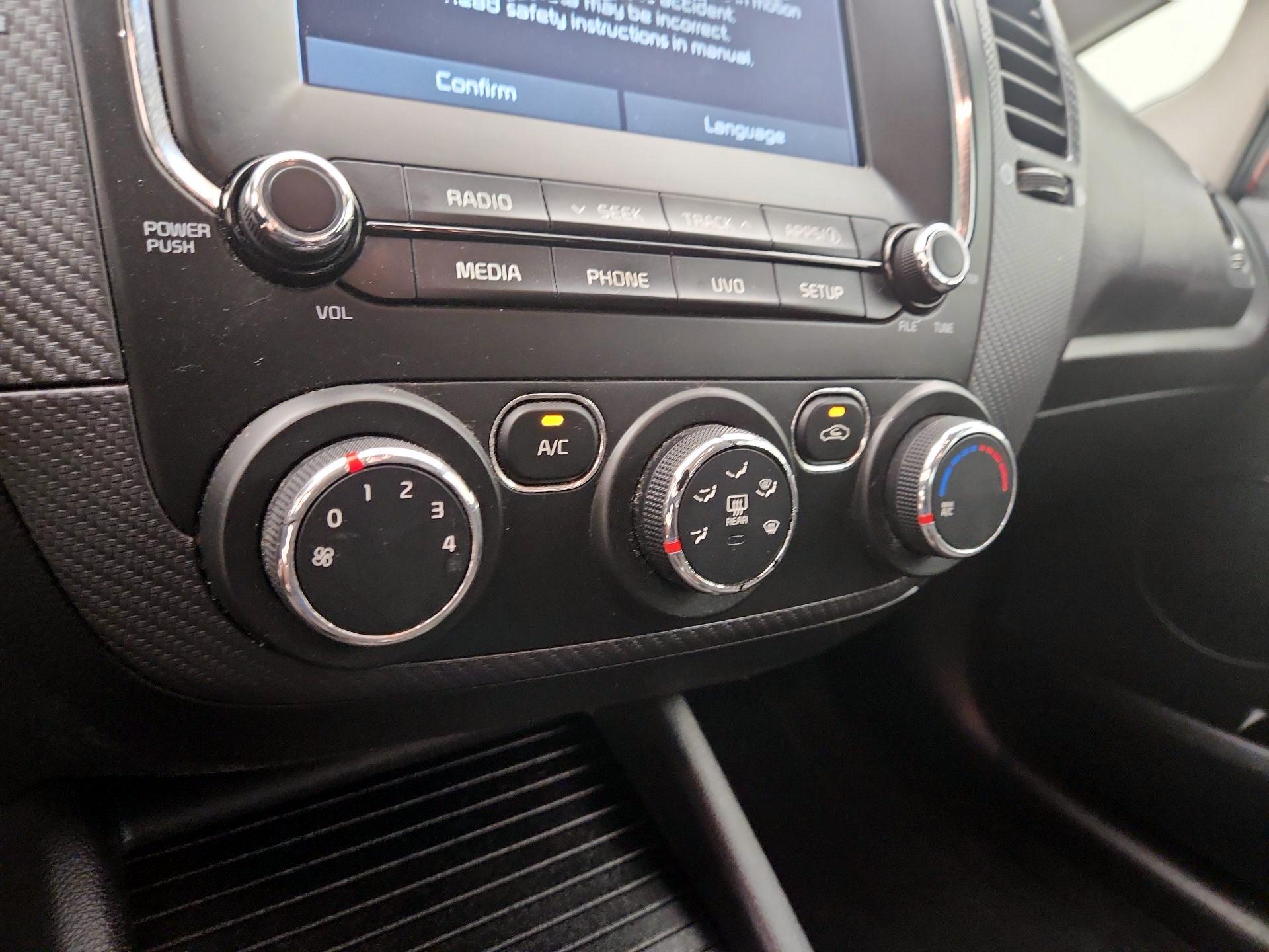 Thumbnail: 2017 Kia Forte - 16