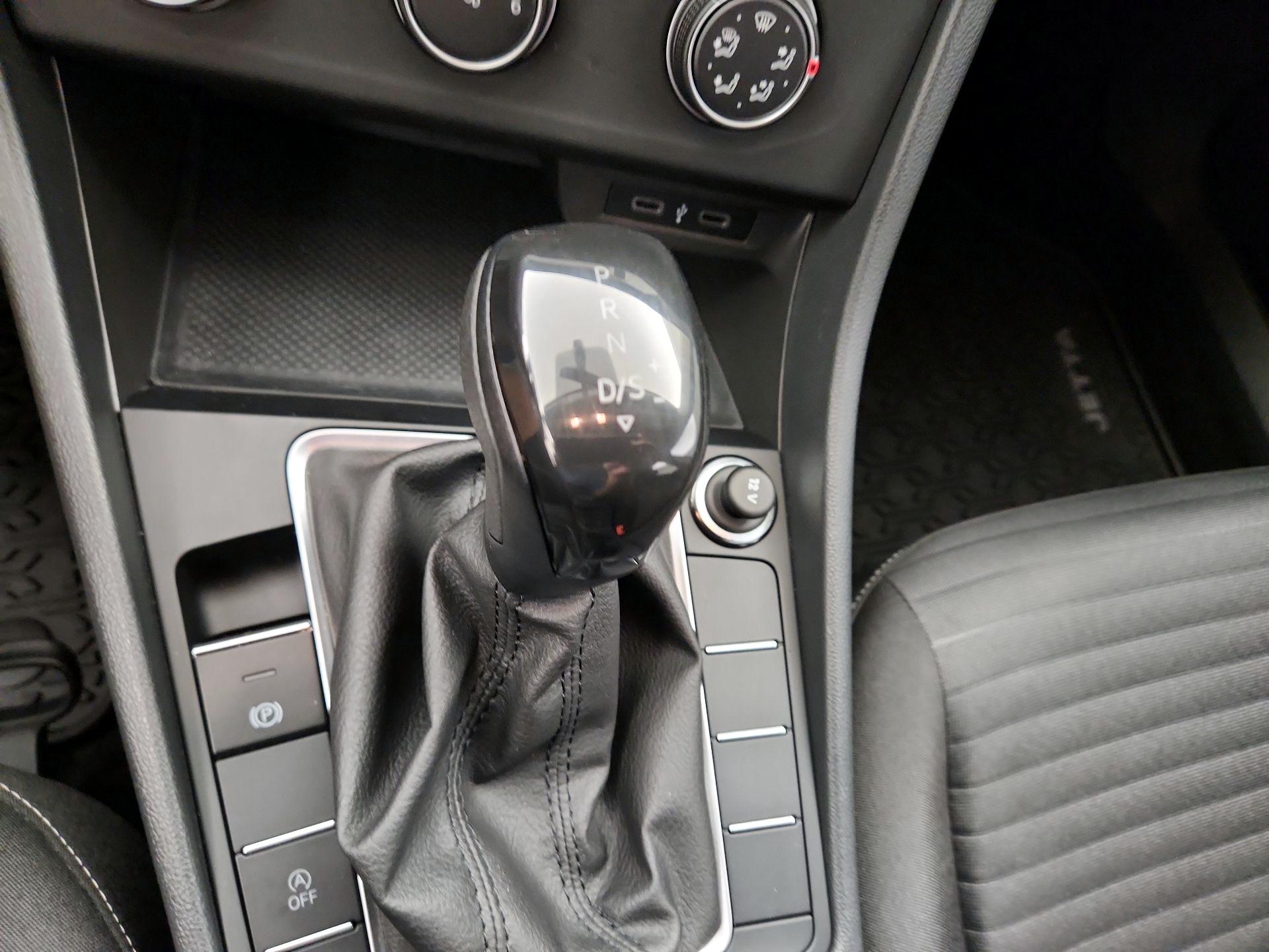 Thumbnail: 2023 Volkswagen Jetta - 17