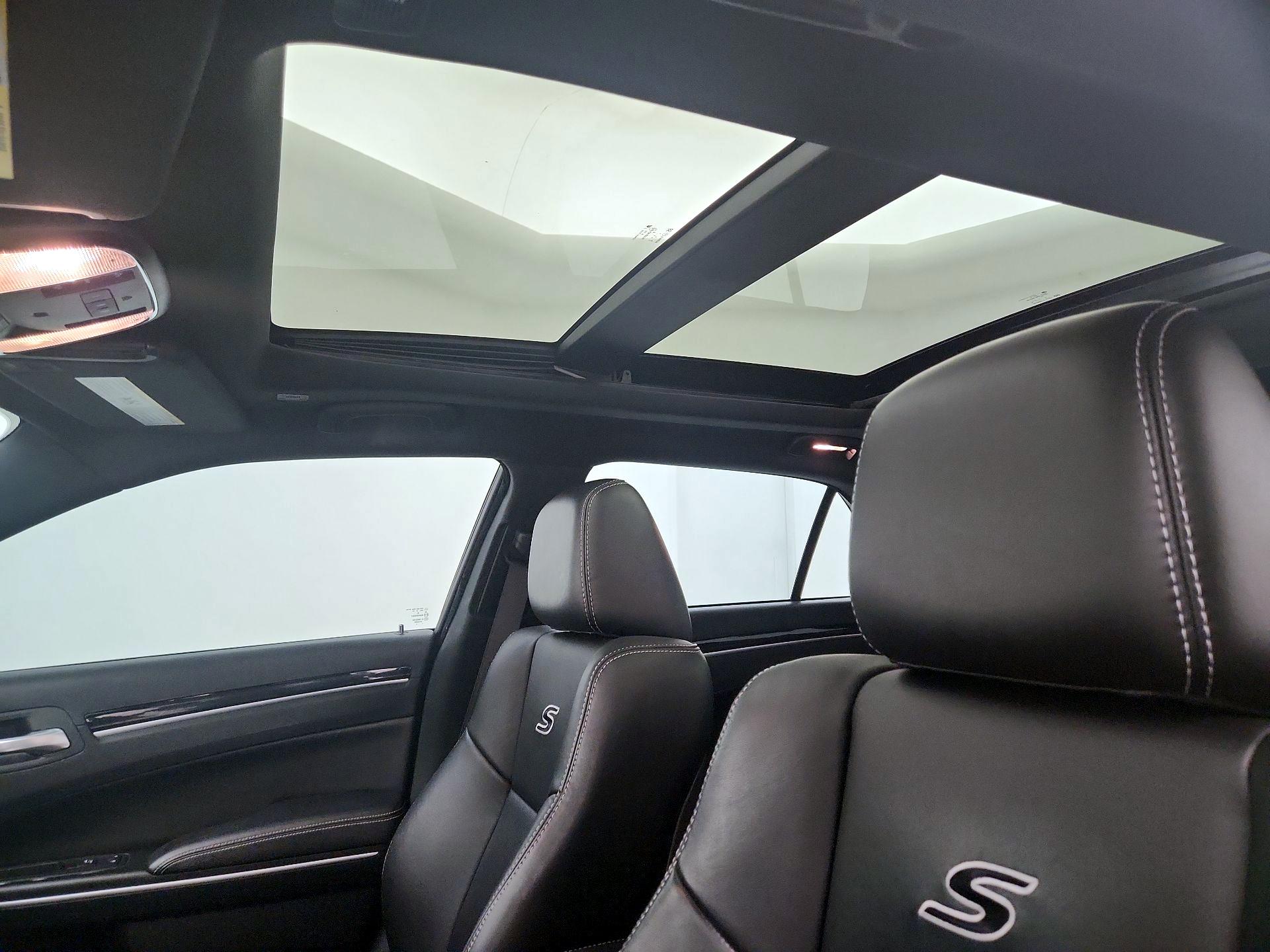 Thumbnail: 2018 Chrysler 300 - 20
