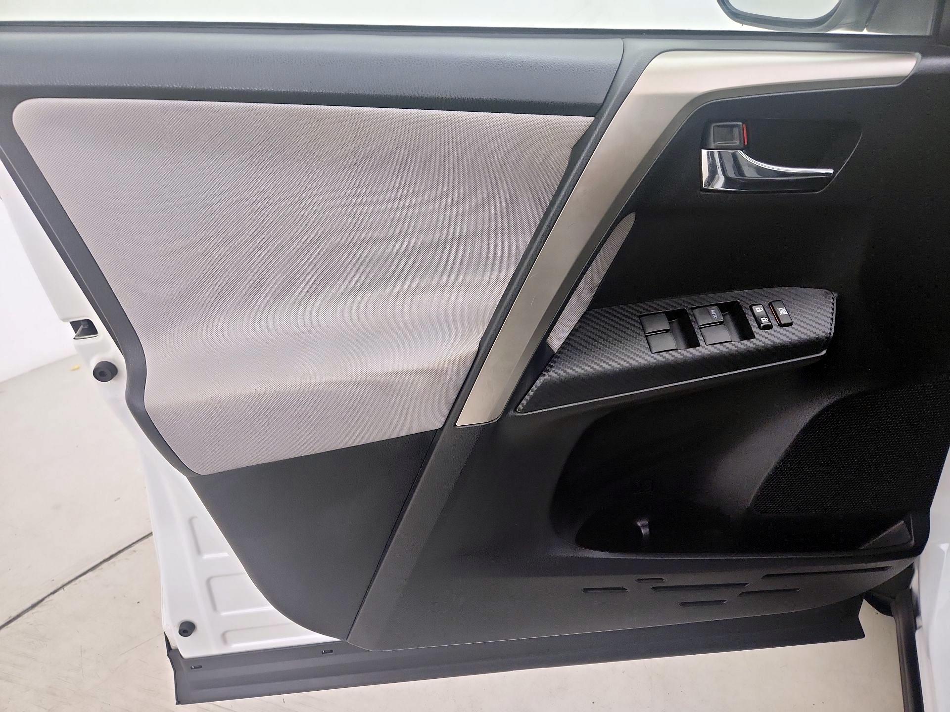 Thumbnail: 2014 Toyota RAV4 - 12