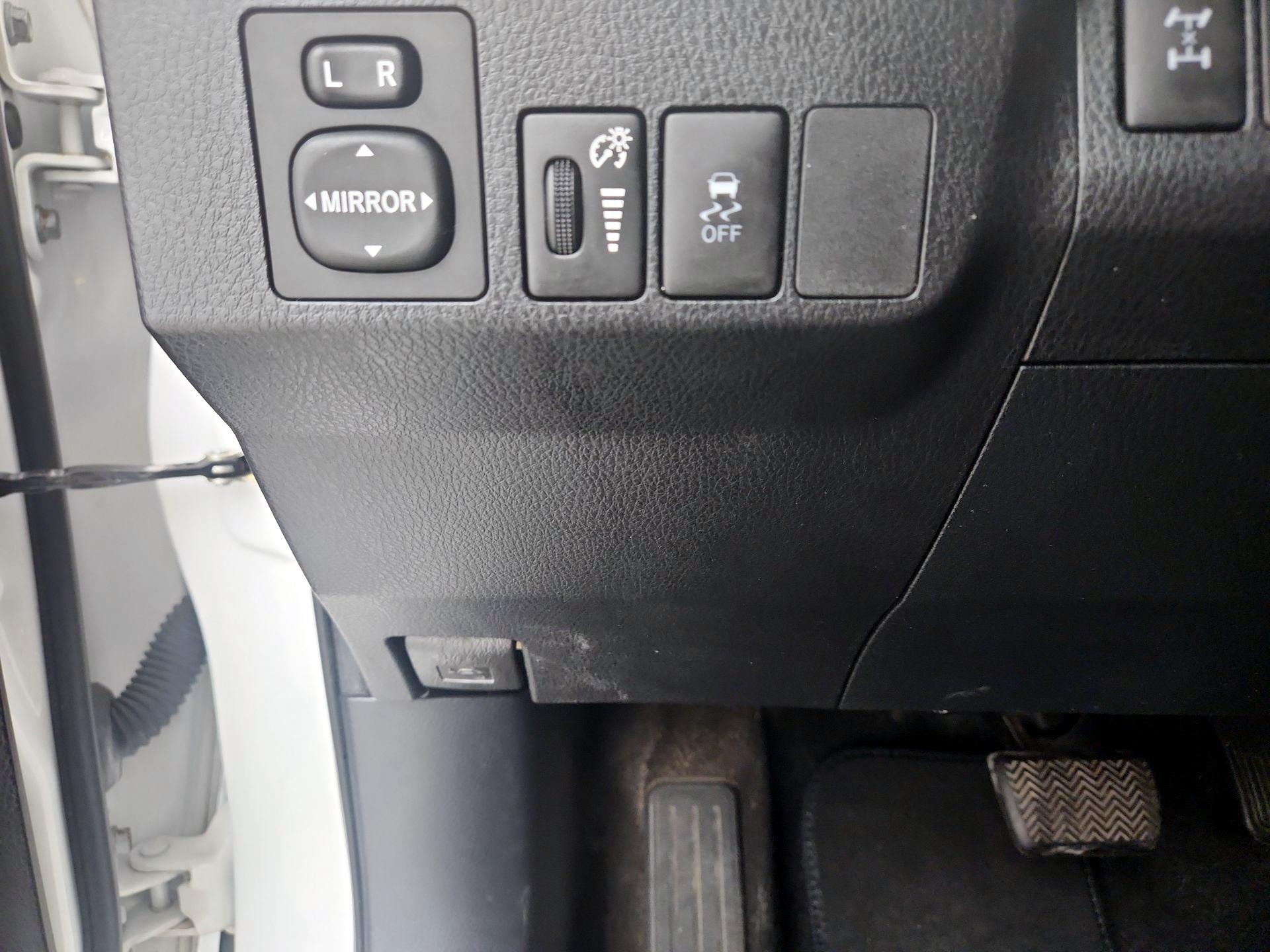 Thumbnail: 2014 Toyota RAV4 - 13