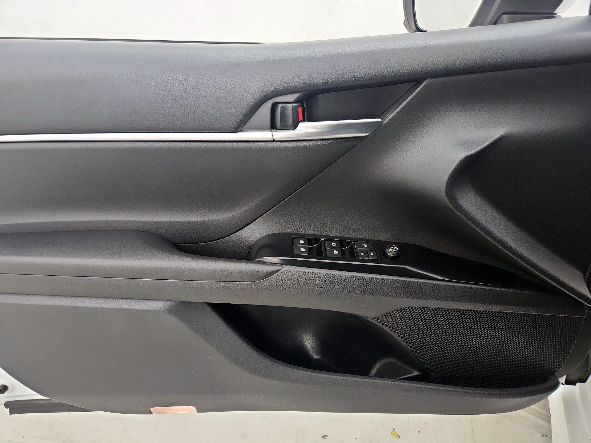 Thumbnail: 2019 Toyota Camry - 12