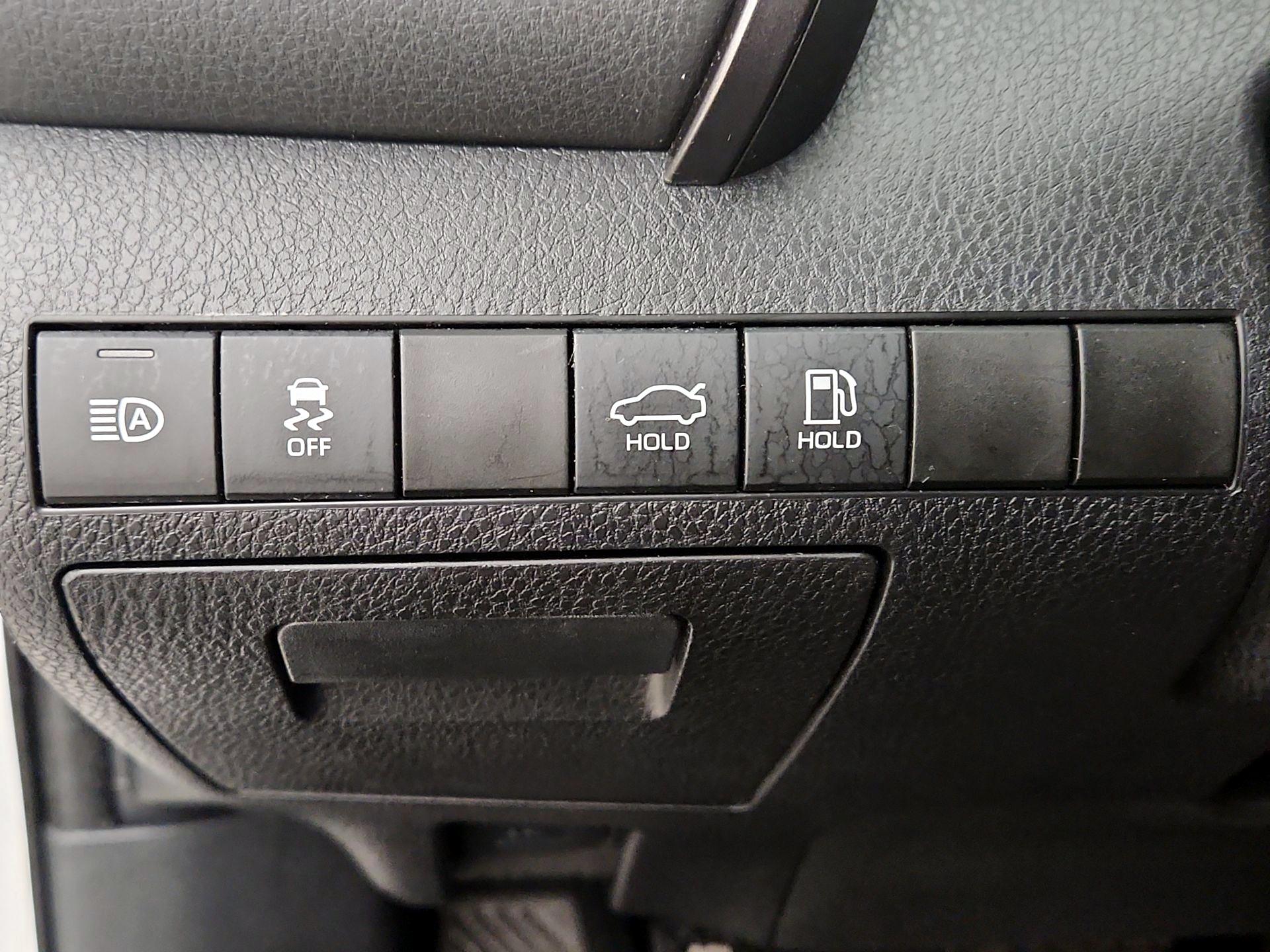 Thumbnail: 2019 Toyota Camry - 13