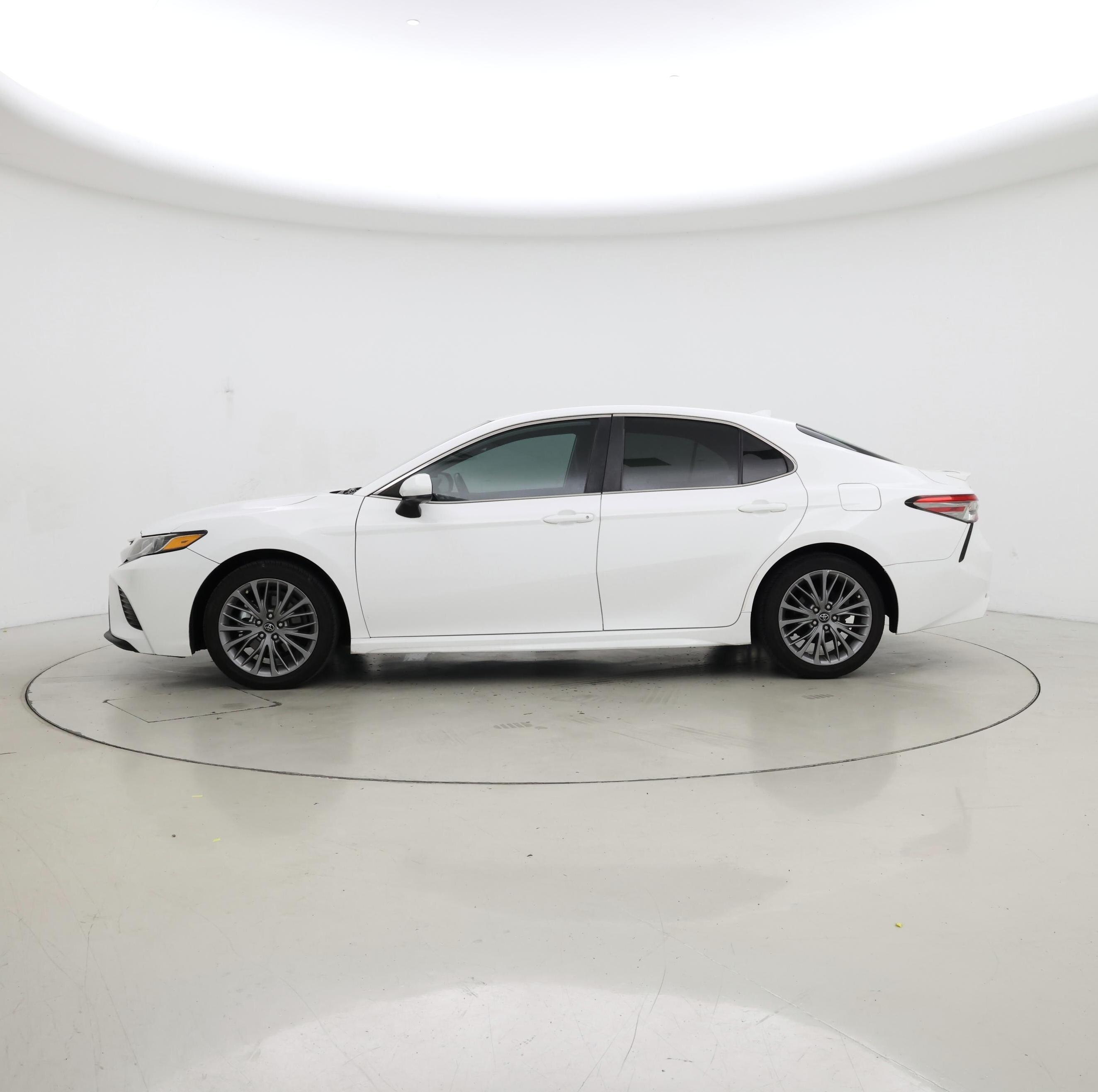 Thumbnail: 2019 Toyota Camry - 3