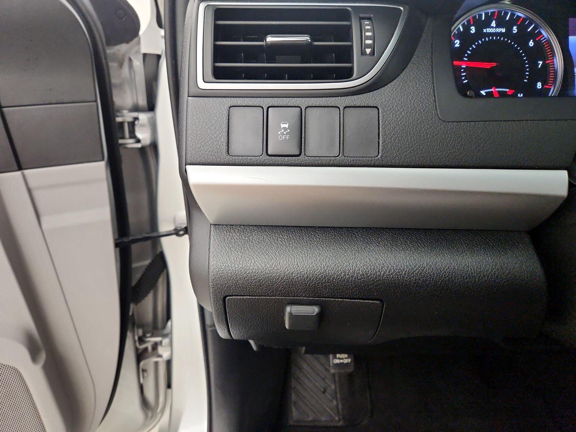 Thumbnail: 2015 Toyota Camry - 13