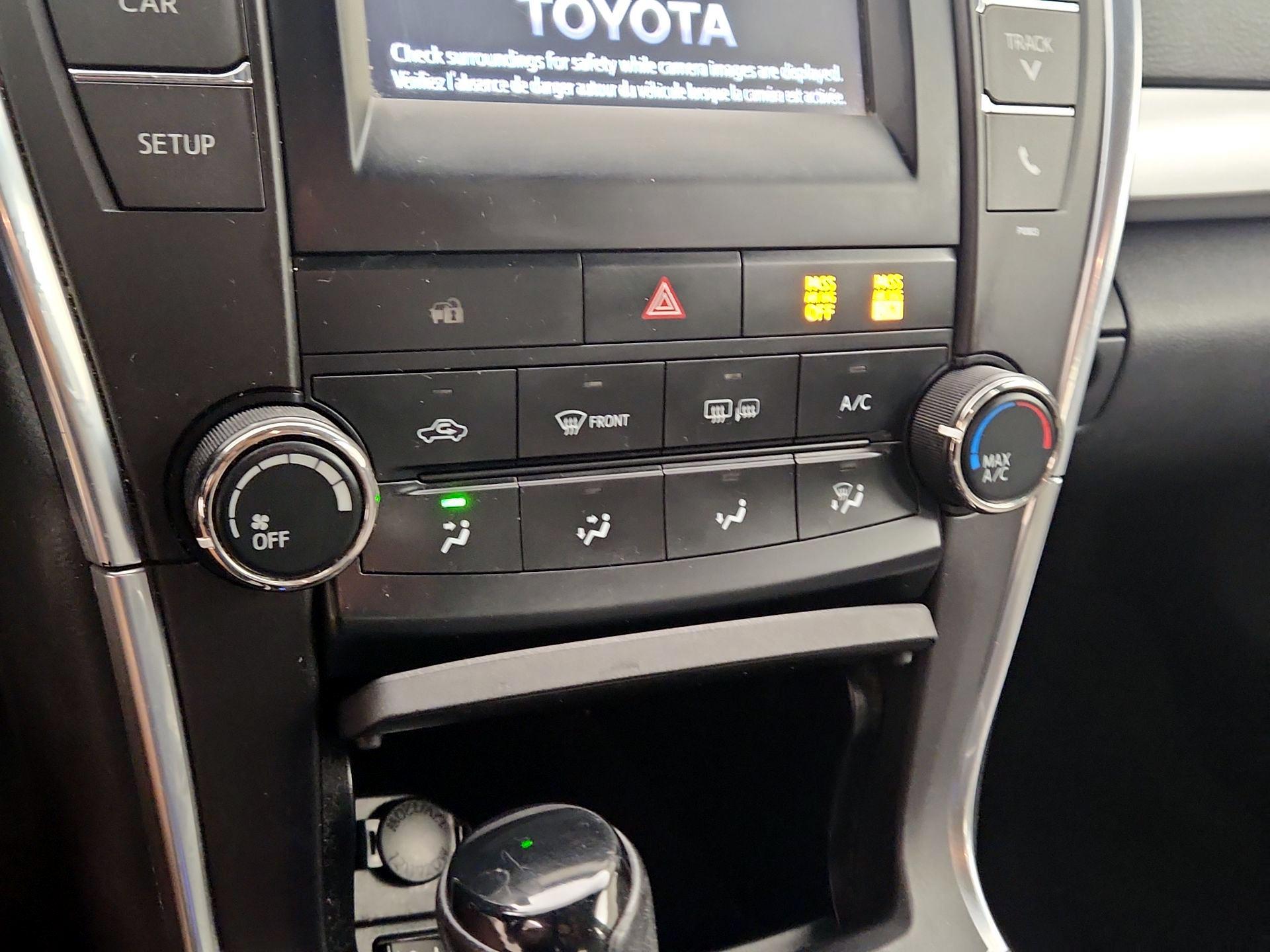 Thumbnail: 2015 Toyota Camry - 16