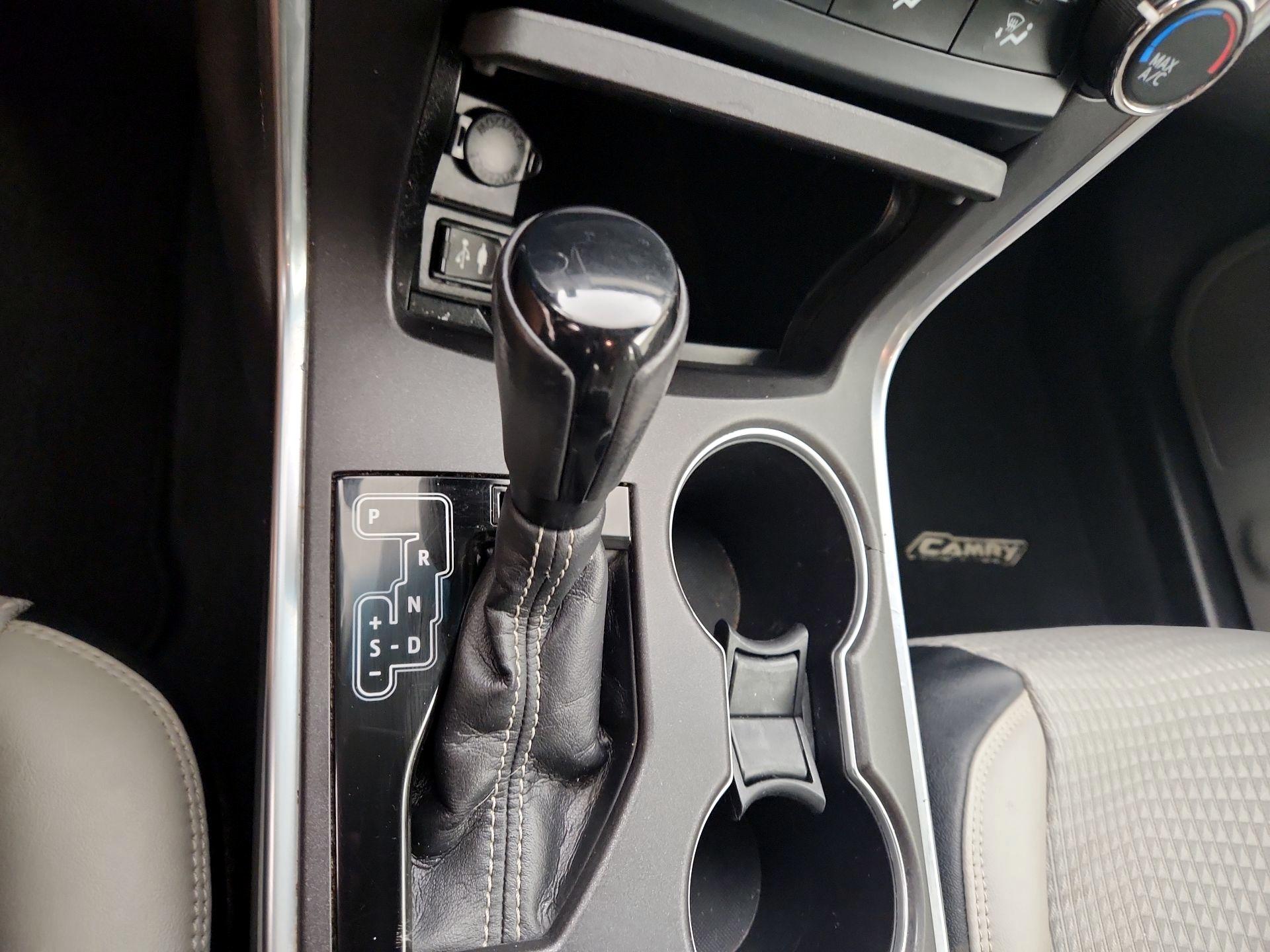 Thumbnail: 2015 Toyota Camry - 17