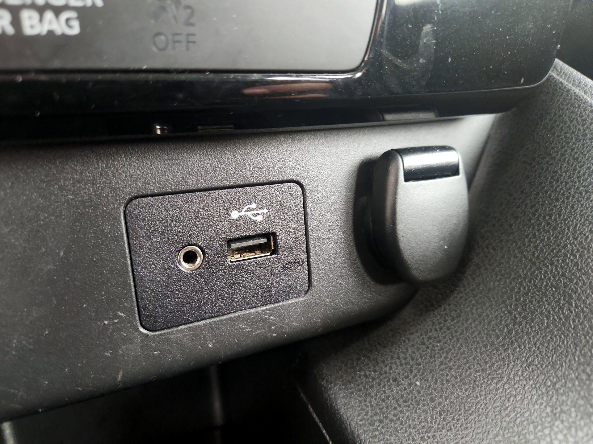 Thumbnail: 2018 Nissan Leaf - 18