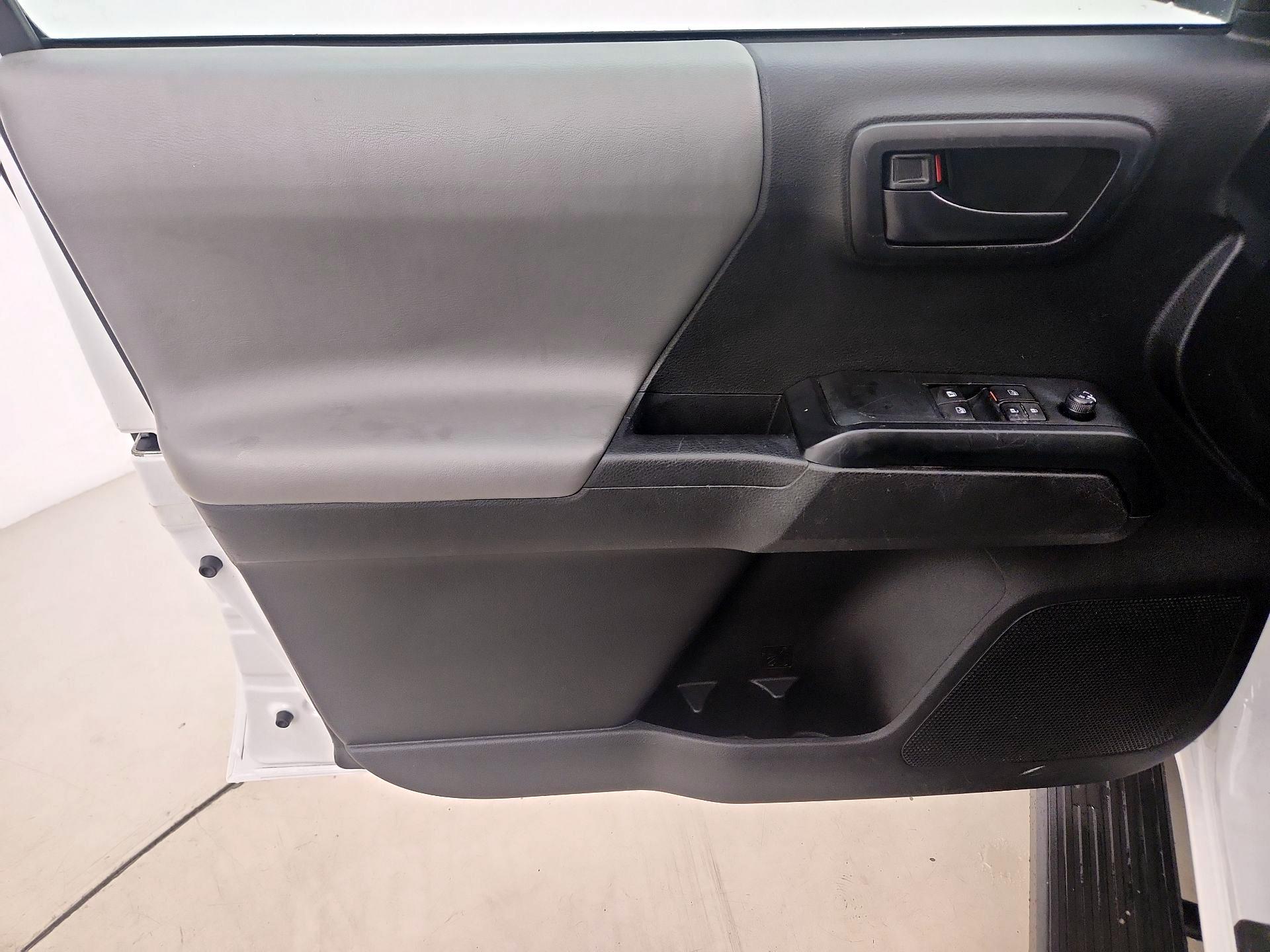 Thumbnail: 2021 Toyota Tacoma - 12