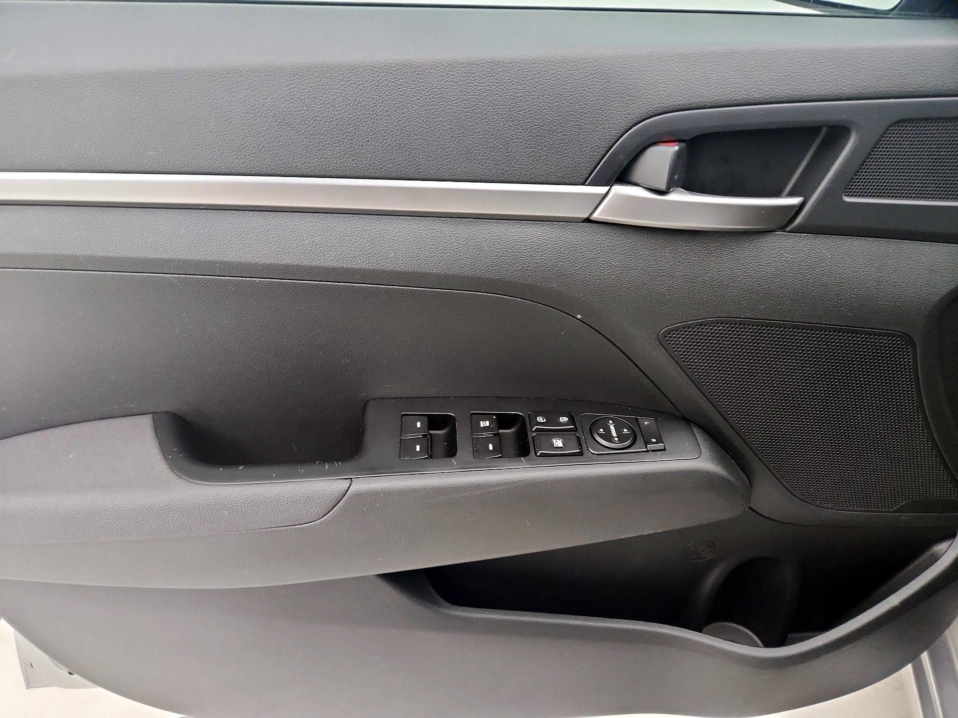Thumbnail: 2020 Hyundai Elantra - 12