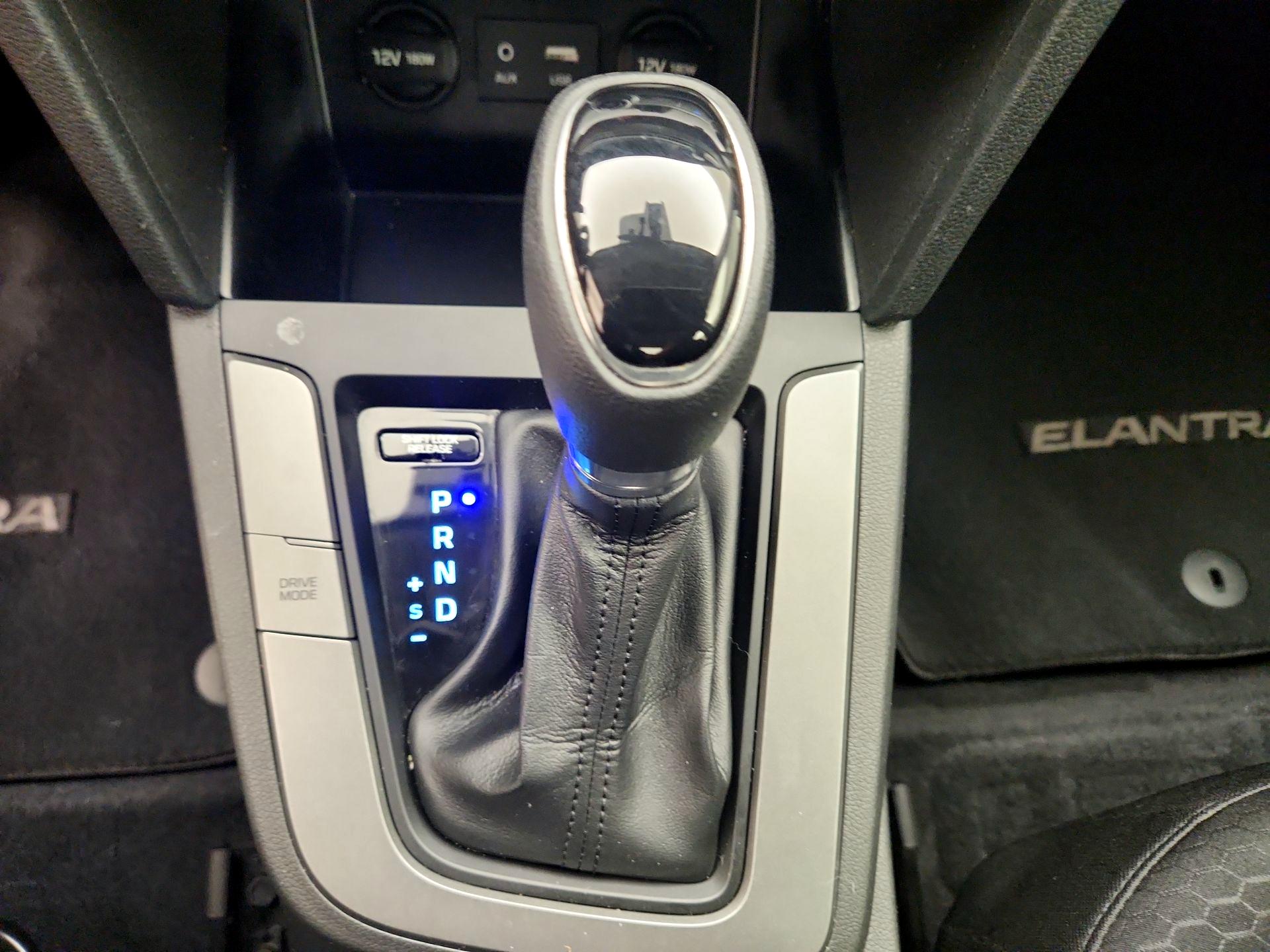 Thumbnail: 2020 Hyundai Elantra - 17