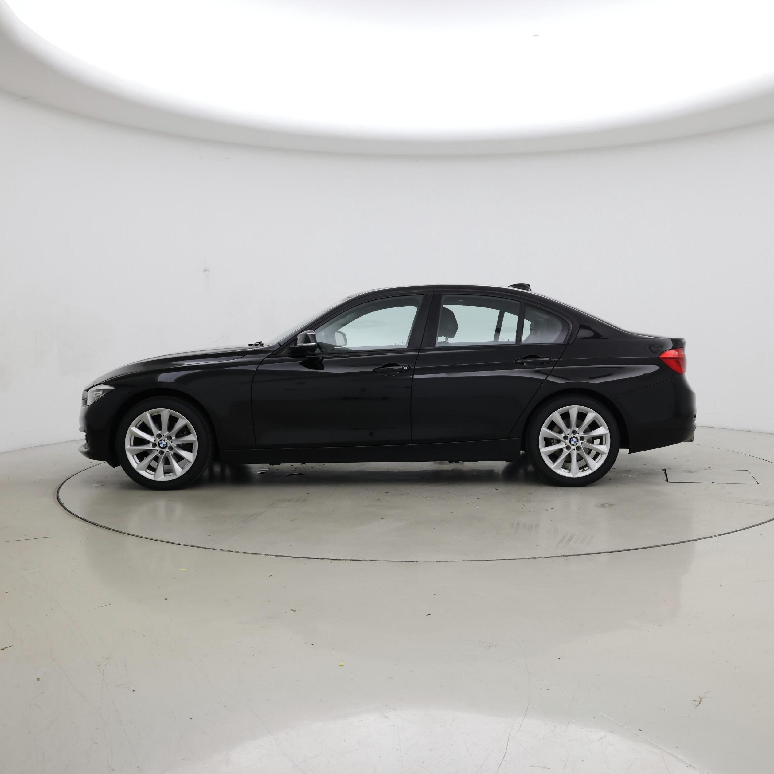 Thumbnail: 2018 BMW 3 Series - 3