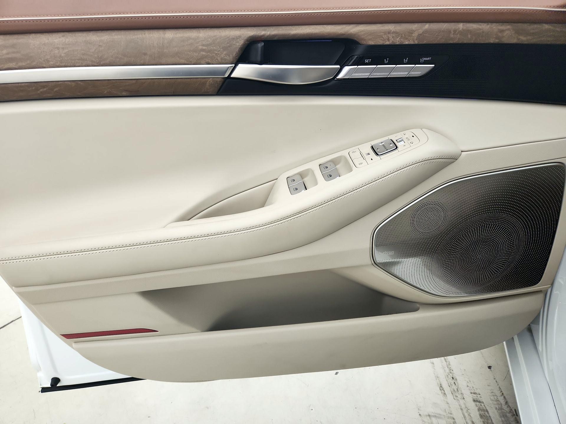 Thumbnail: 2021 Genesis G90 - 12