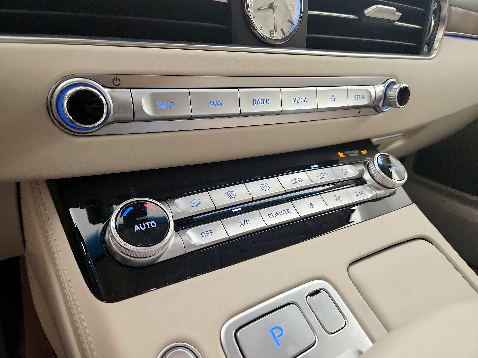 Thumbnail: 2021 Genesis G90 - 17
