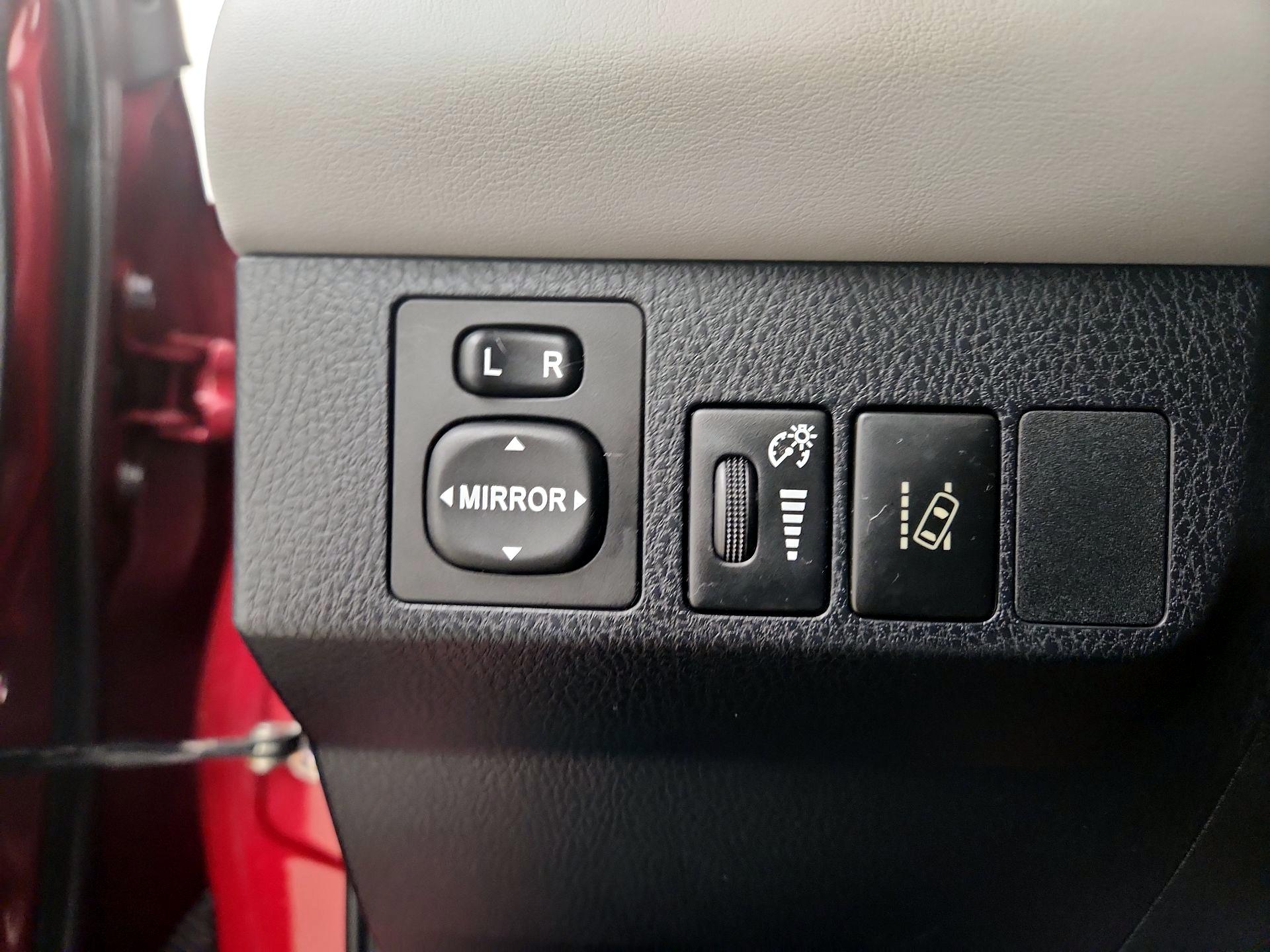 Thumbnail: 2018 Toyota RAV4 - 13