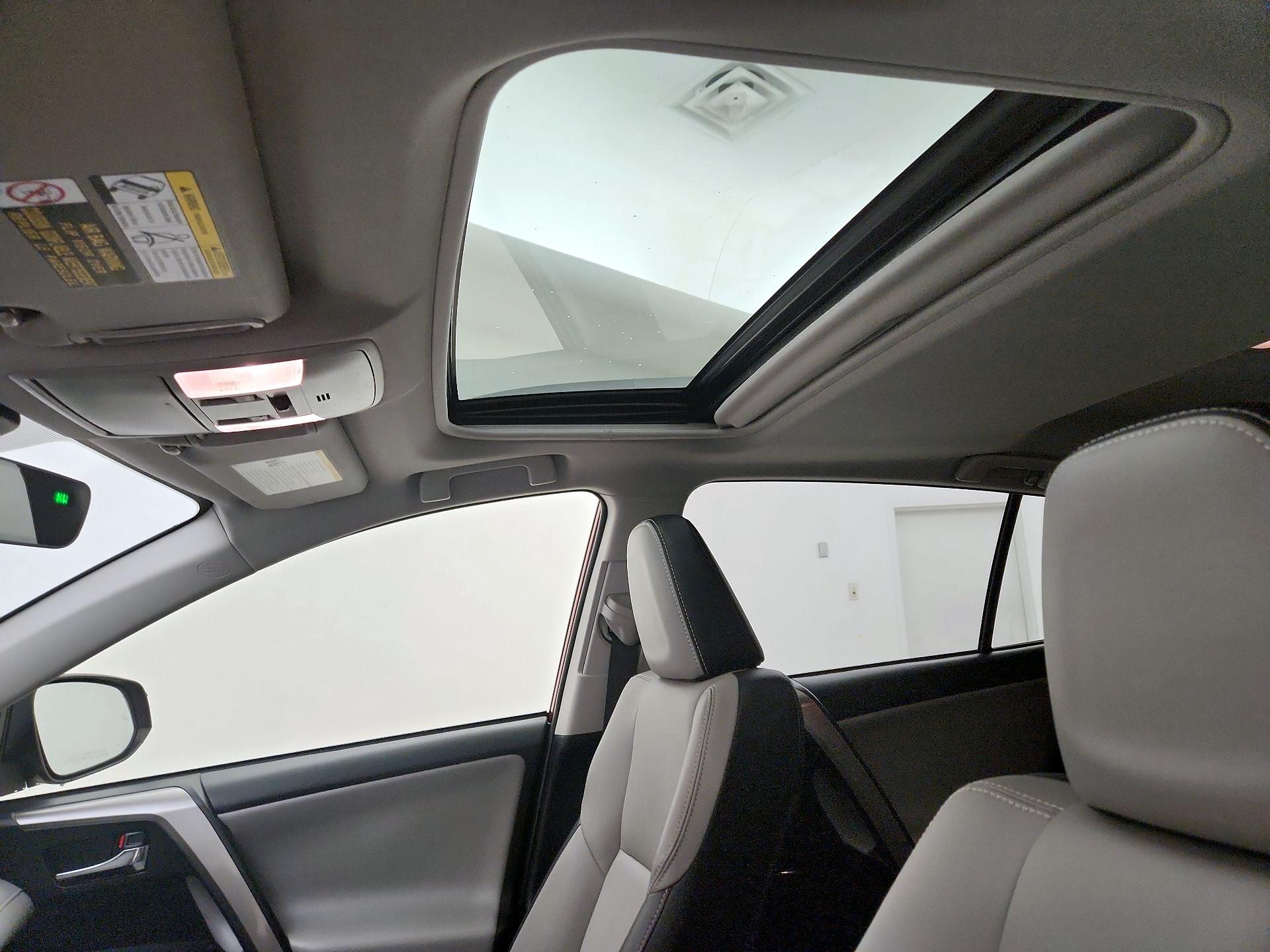 Thumbnail: 2018 Toyota RAV4 - 19