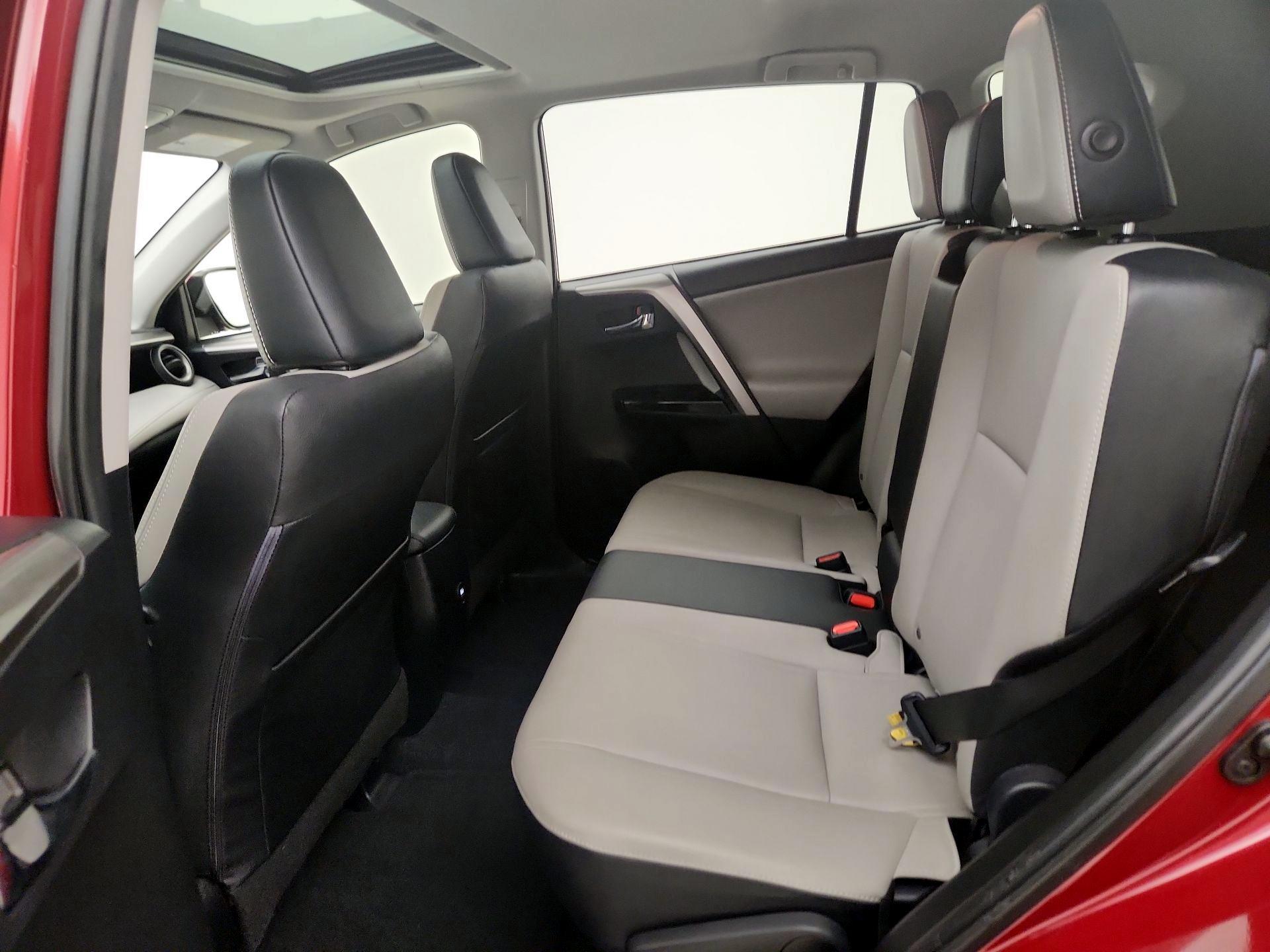 Thumbnail: 2018 Toyota RAV4 - 20