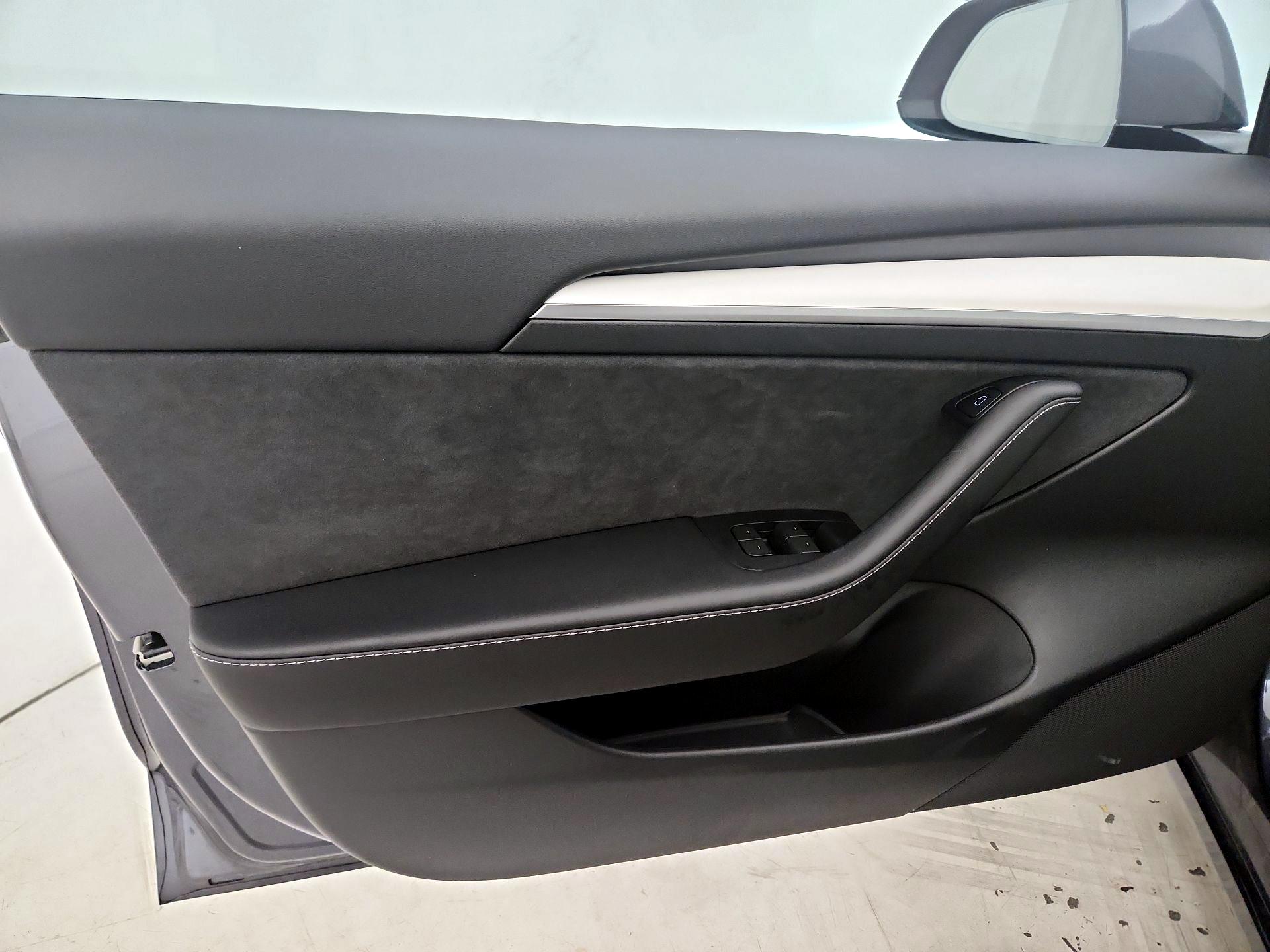 Thumbnail: 2023 Tesla Model 3 - 12