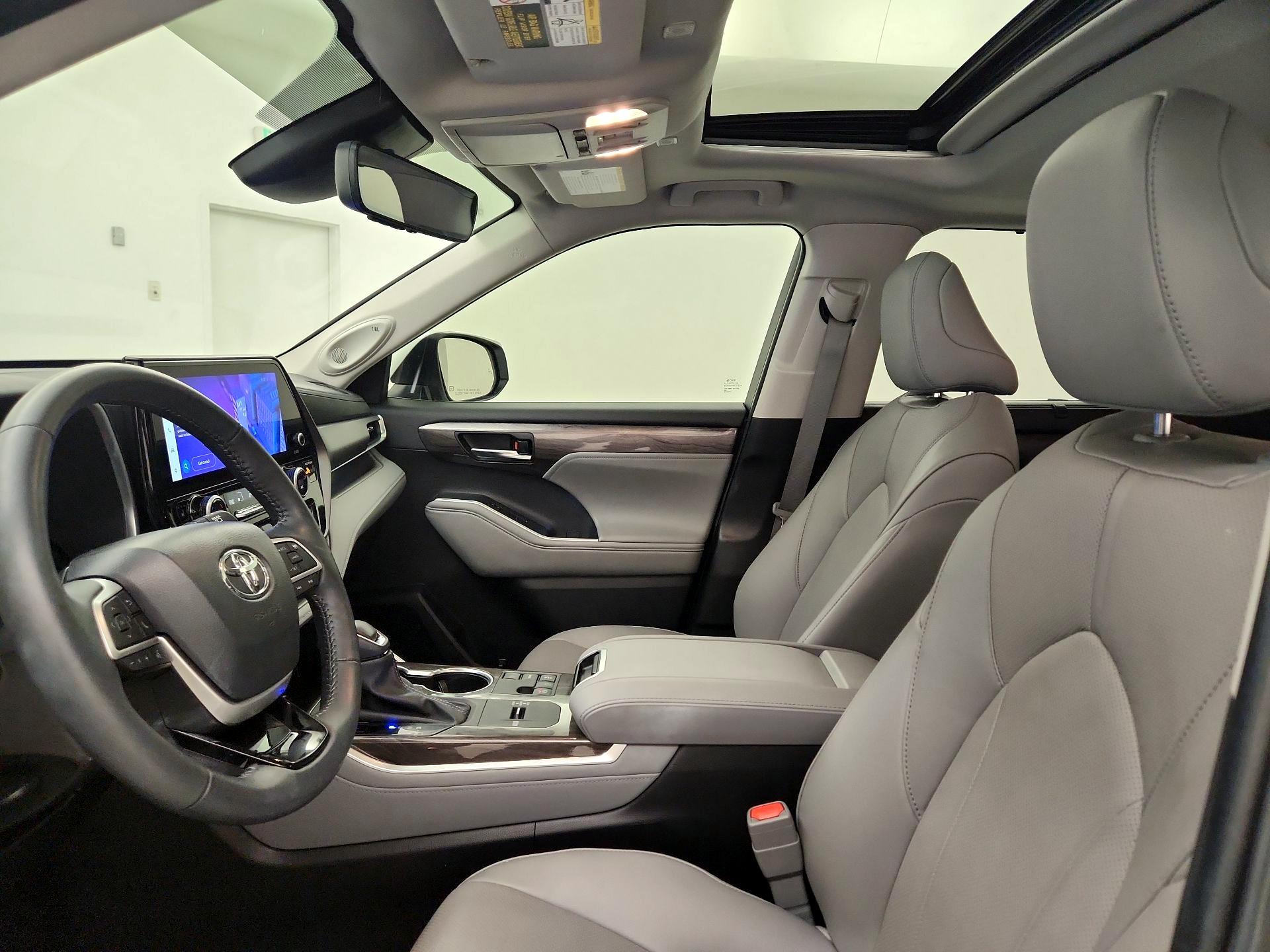 Thumbnail: 2024 Toyota Highlander - 20