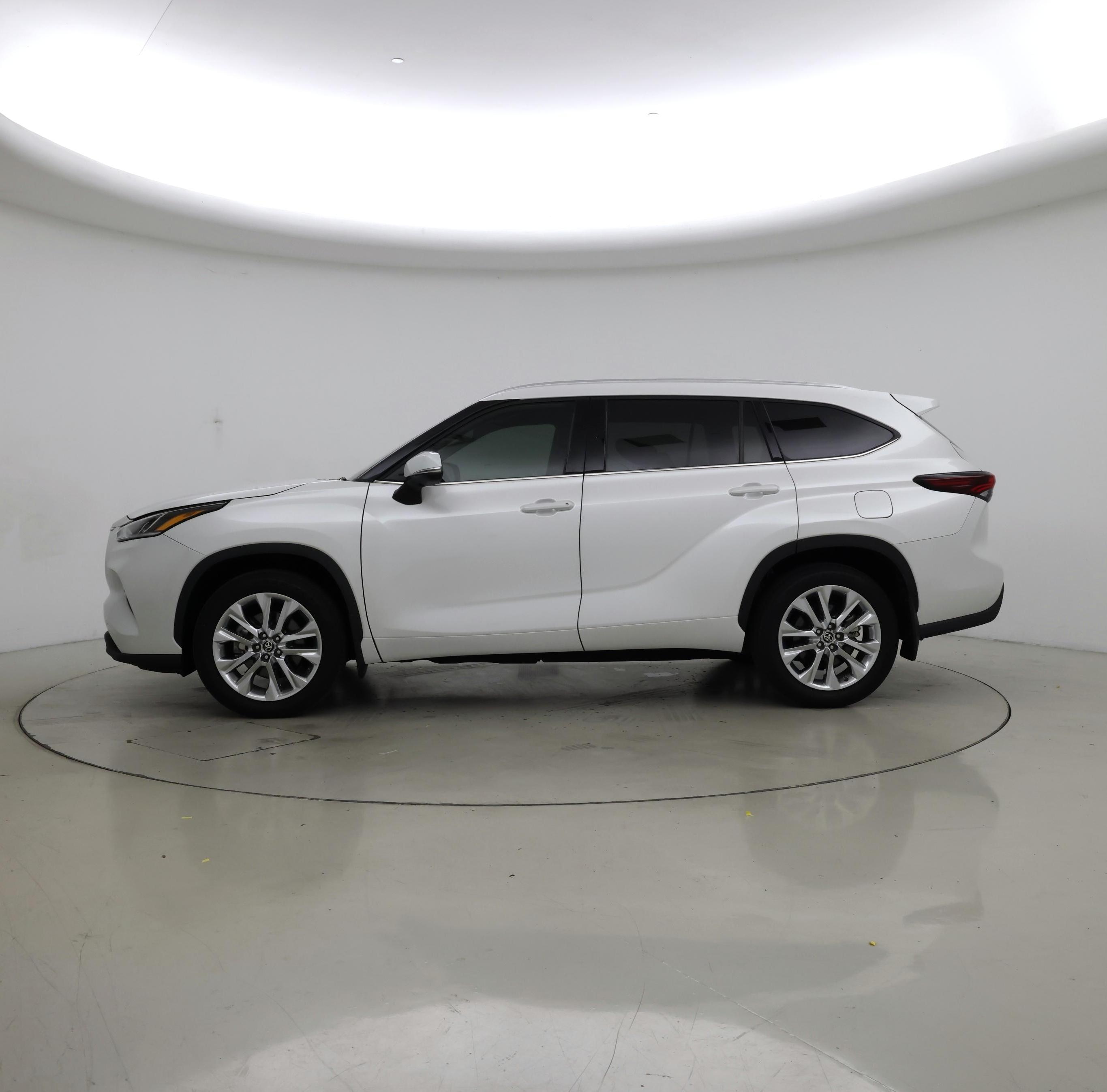 Thumbnail: 2024 Toyota Highlander - 3