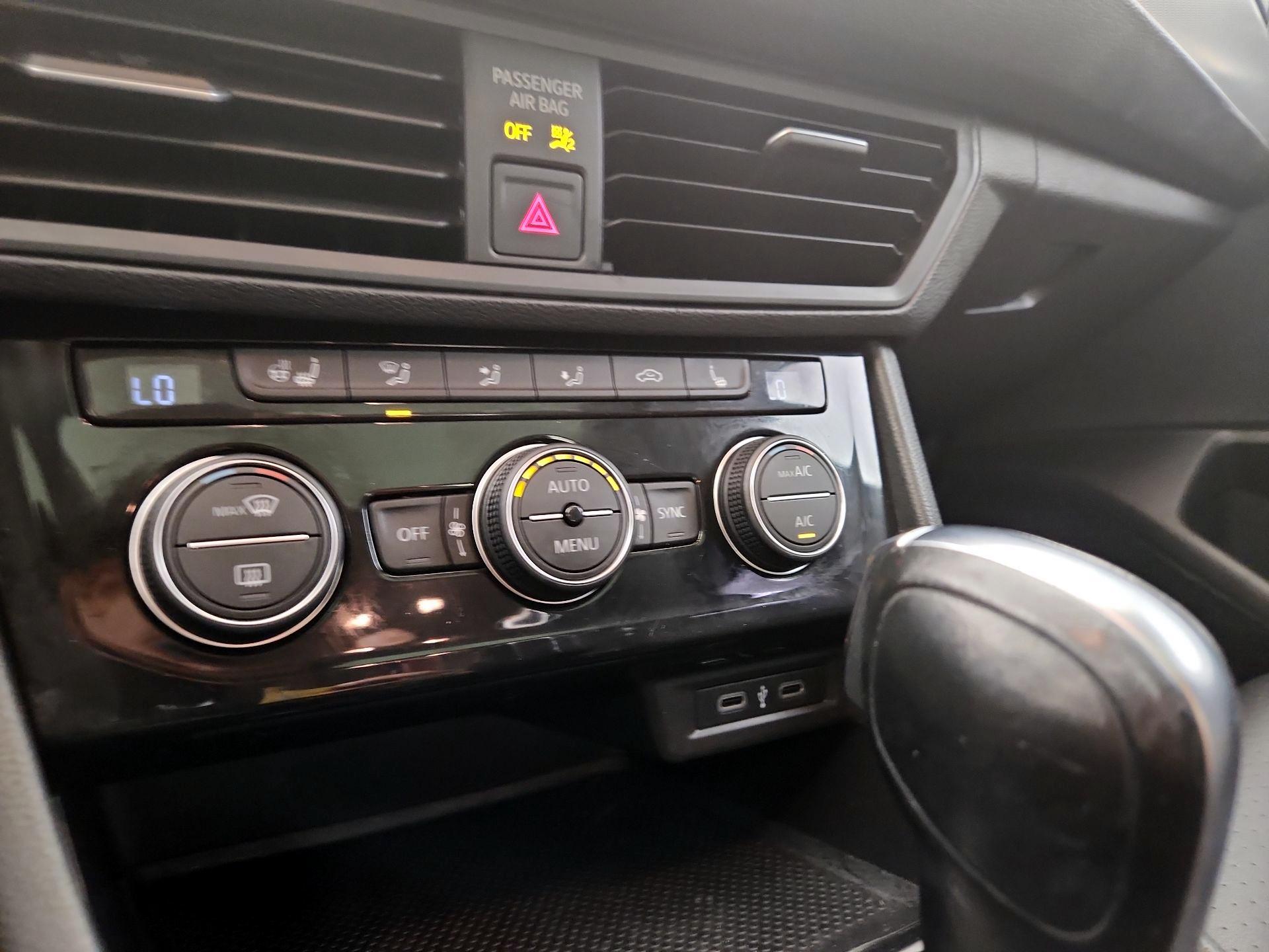 Thumbnail: 2020 Volkswagen Jetta - 16