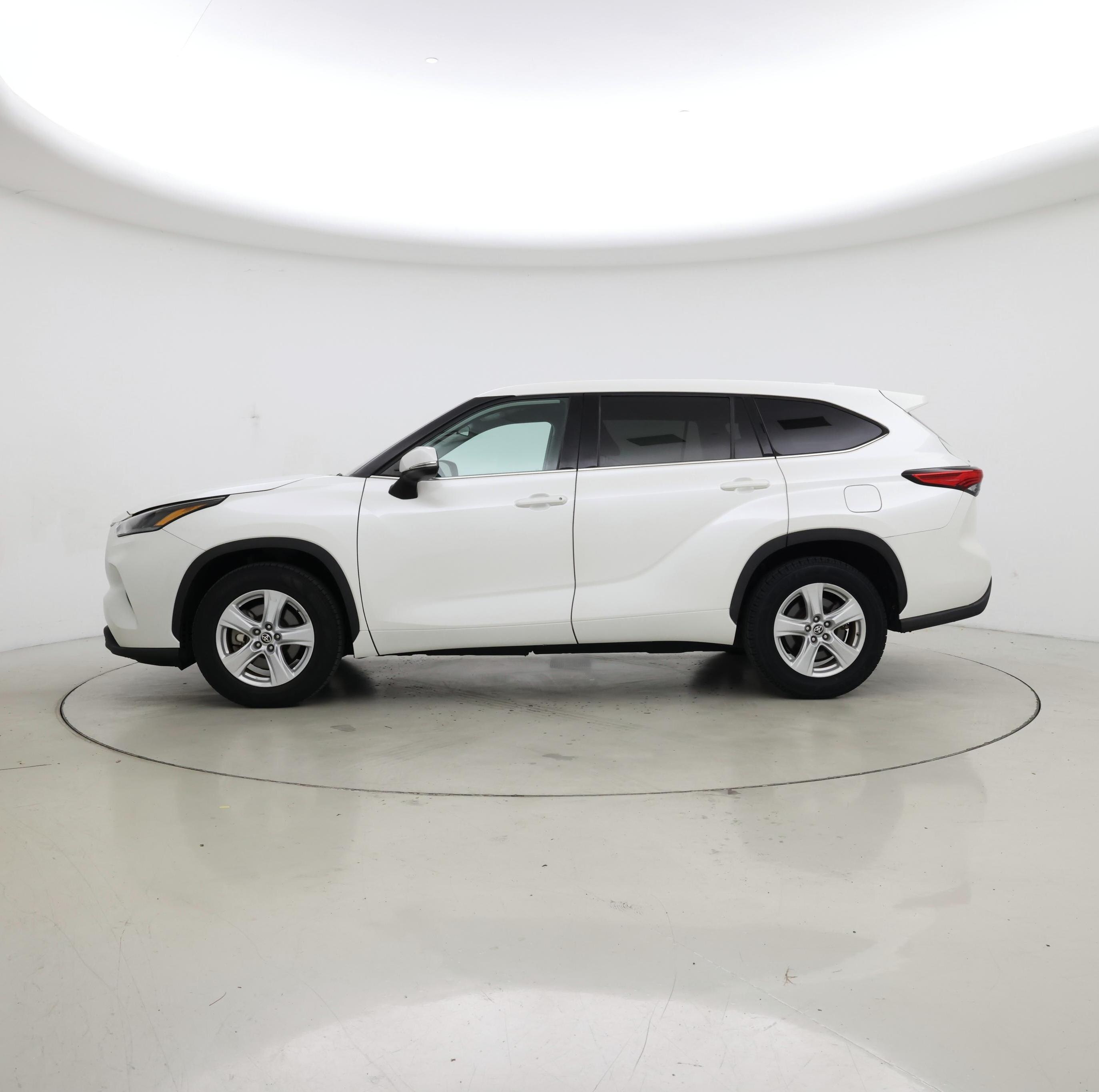 Thumbnail: 2021 Toyota Highlander - 3