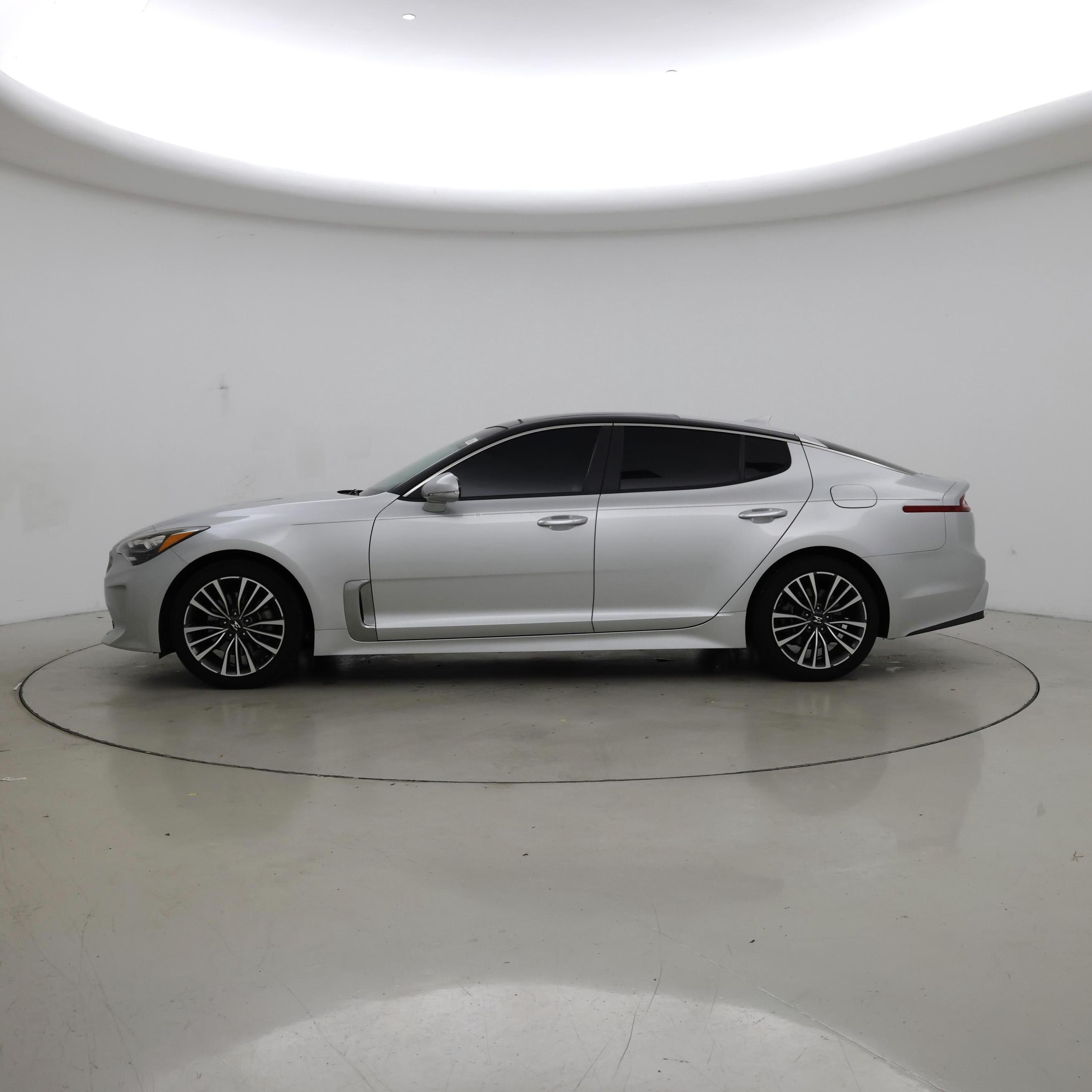 Thumbnail: 2018 Kia Stinger - 3