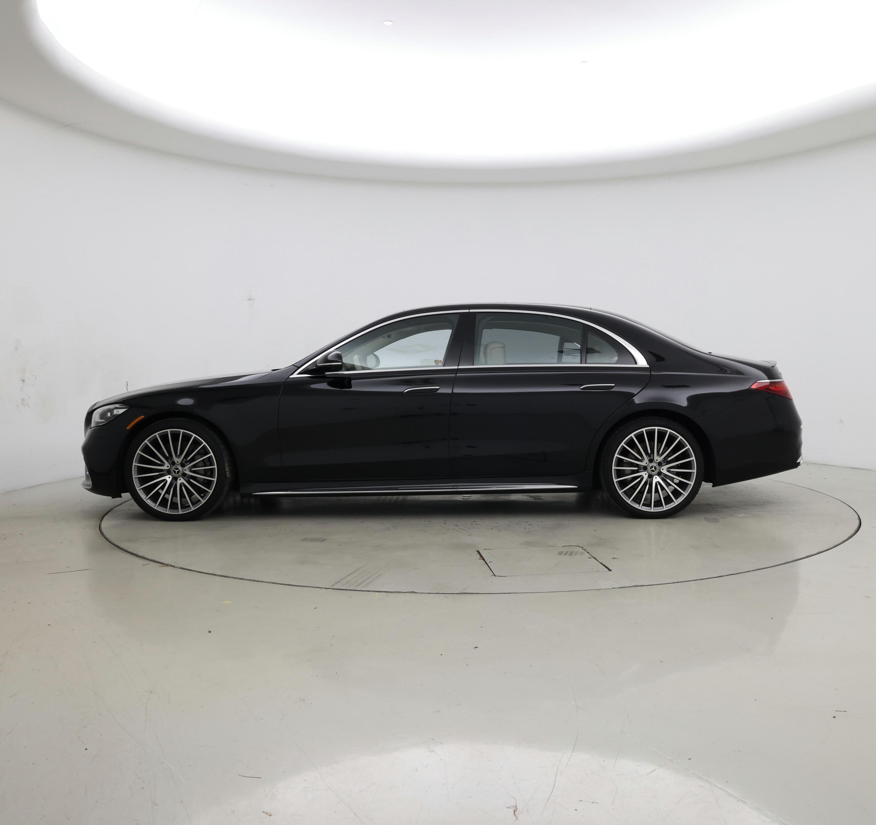 Thumbnail: 2022 Mercedes-Benz S-Class - 3