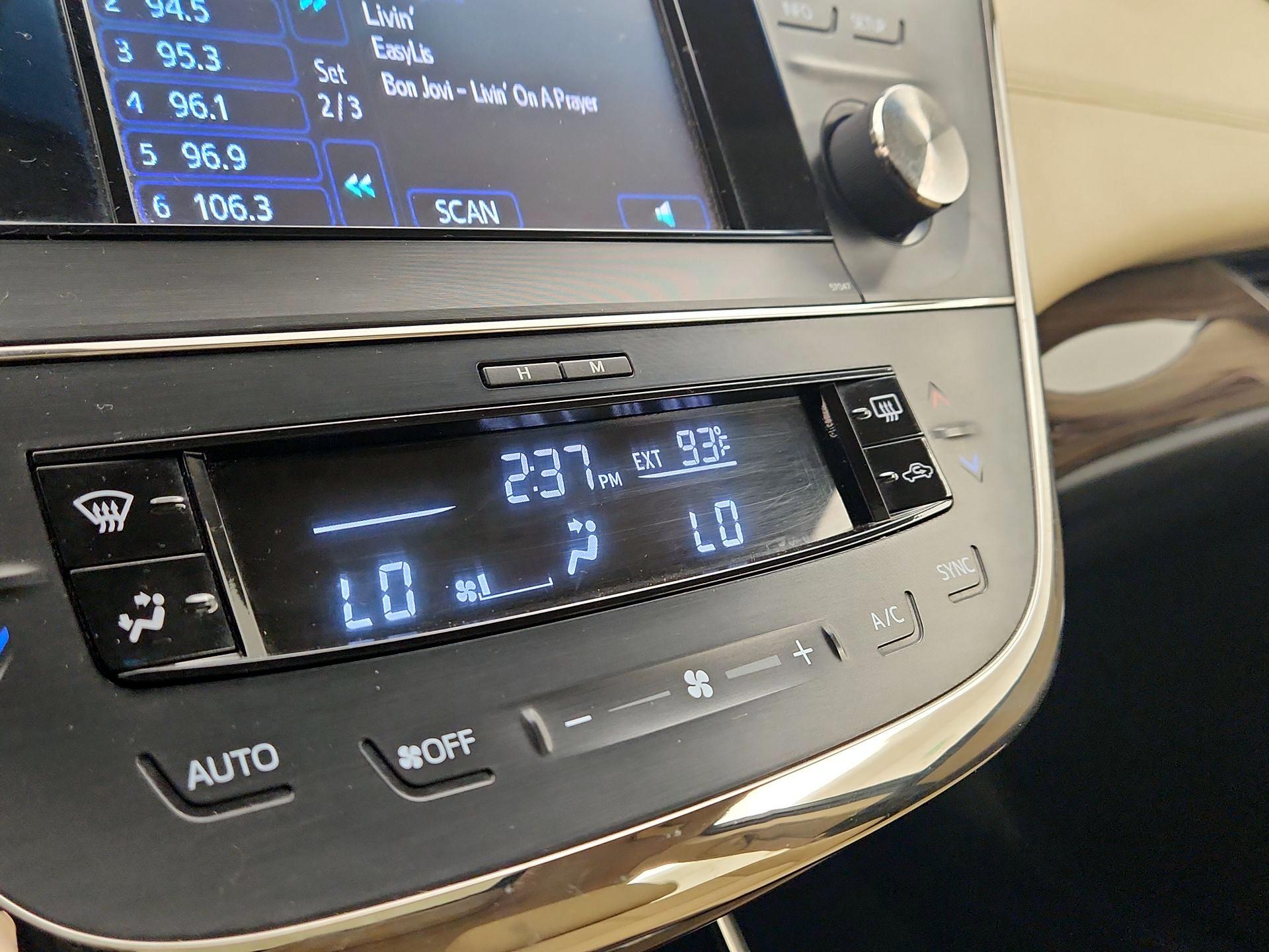 Thumbnail: 2014 Toyota Avalon - 16