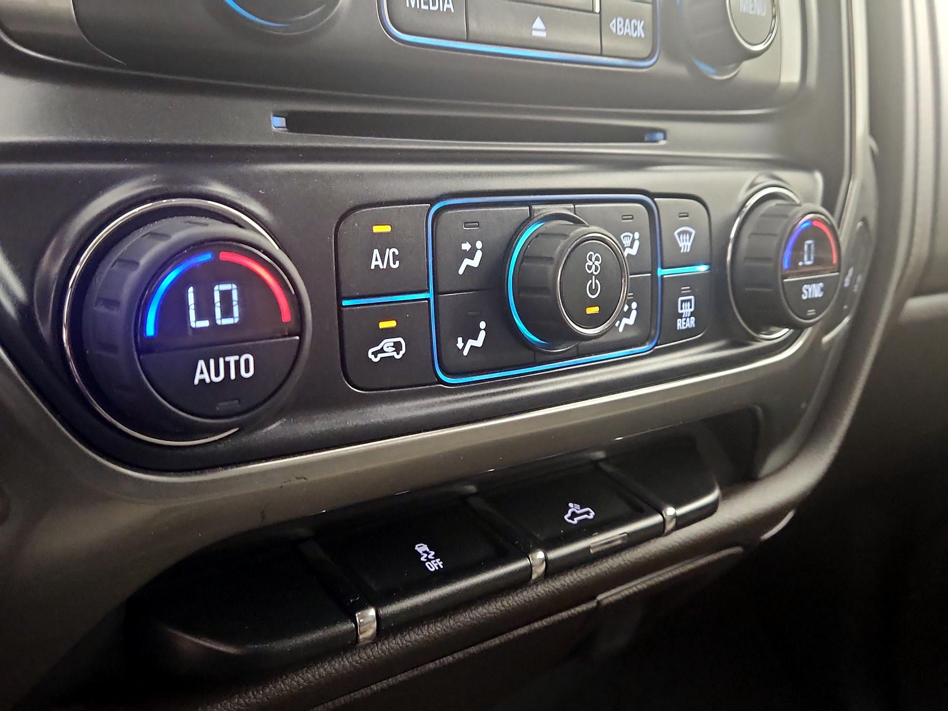 Thumbnail: 2015 Chevrolet Silverado 1500 - 17