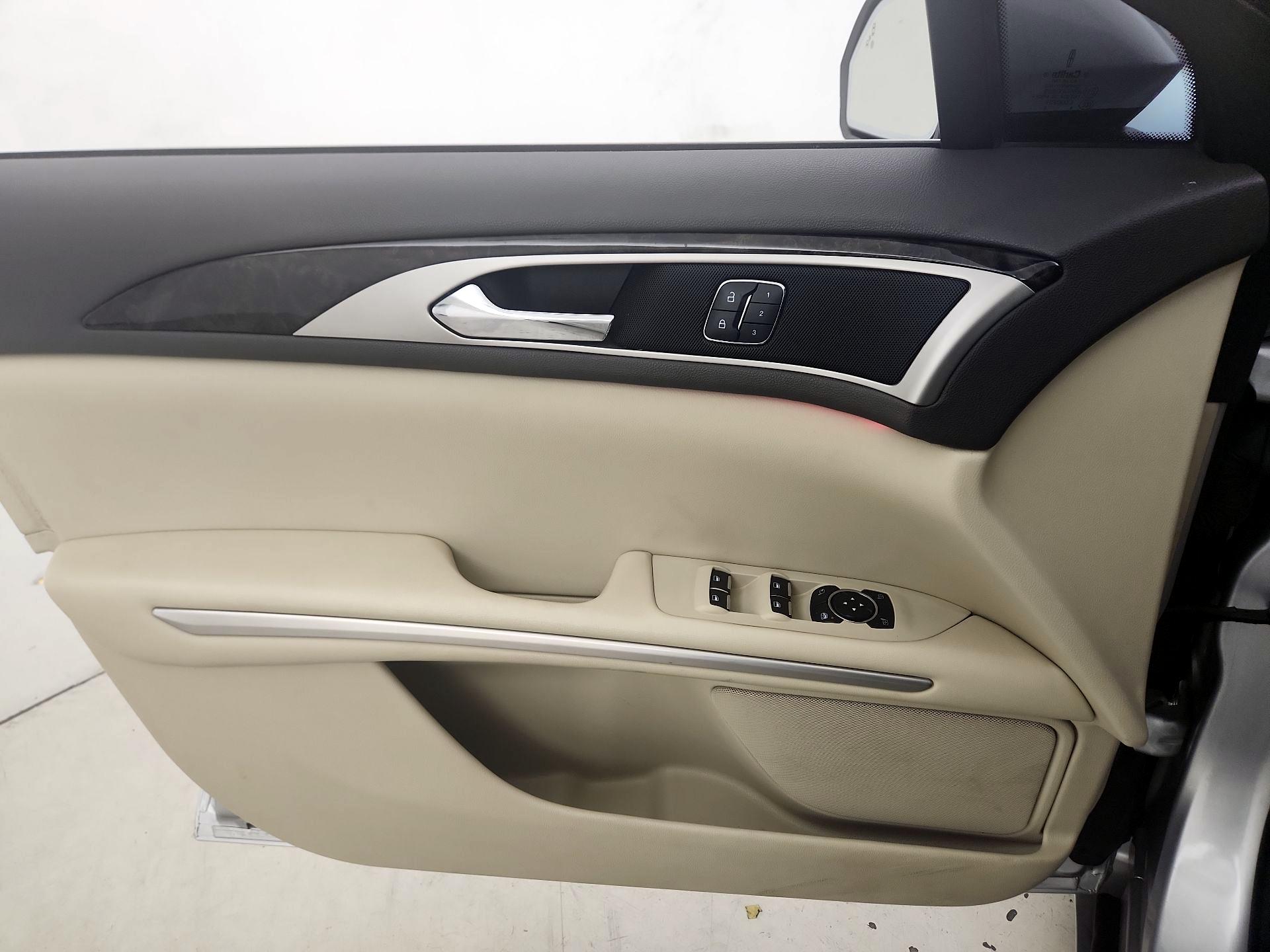 Thumbnail: 2015 Lincoln MKZ - 12