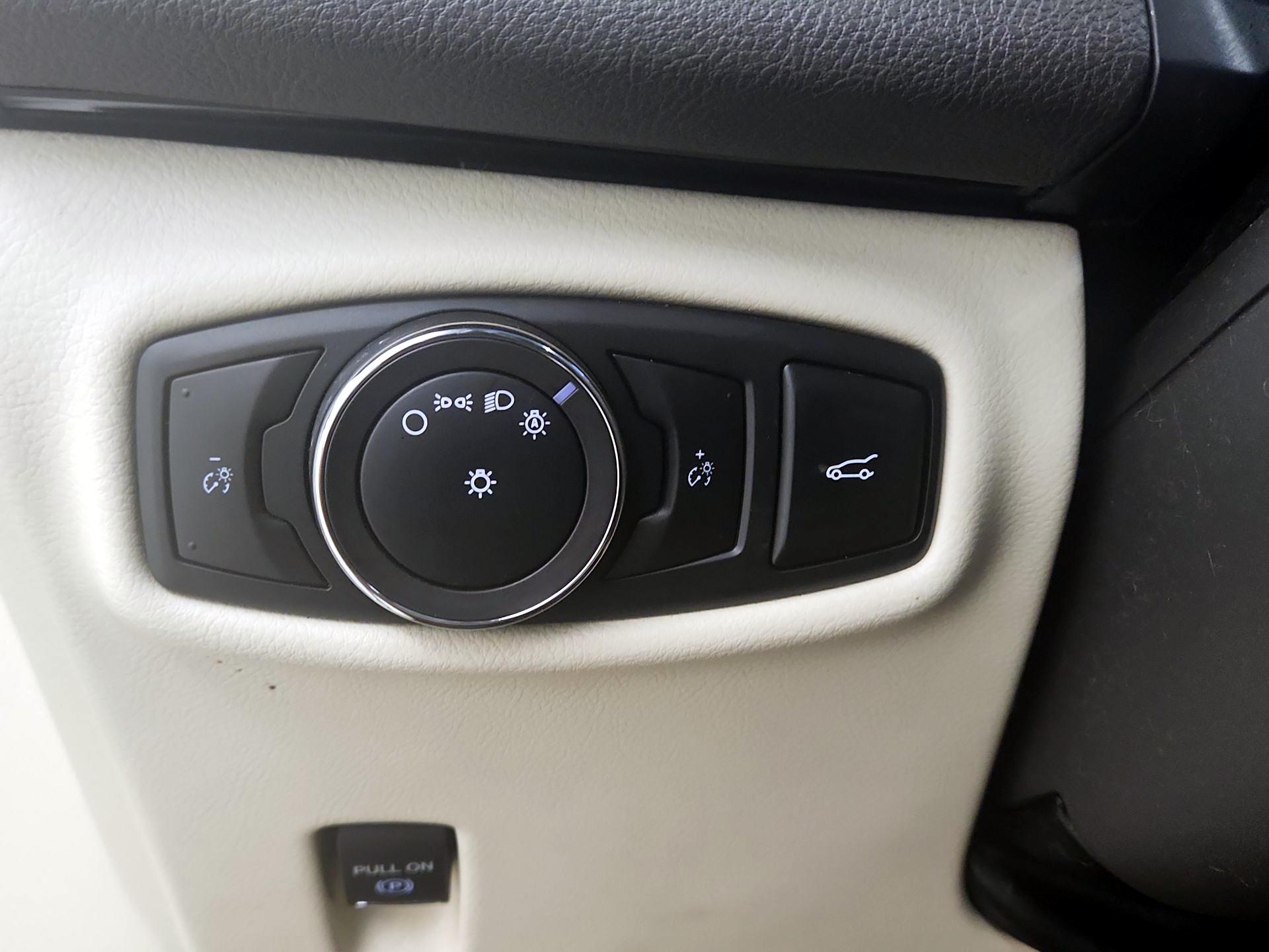 Thumbnail: 2015 Lincoln MKZ - 13