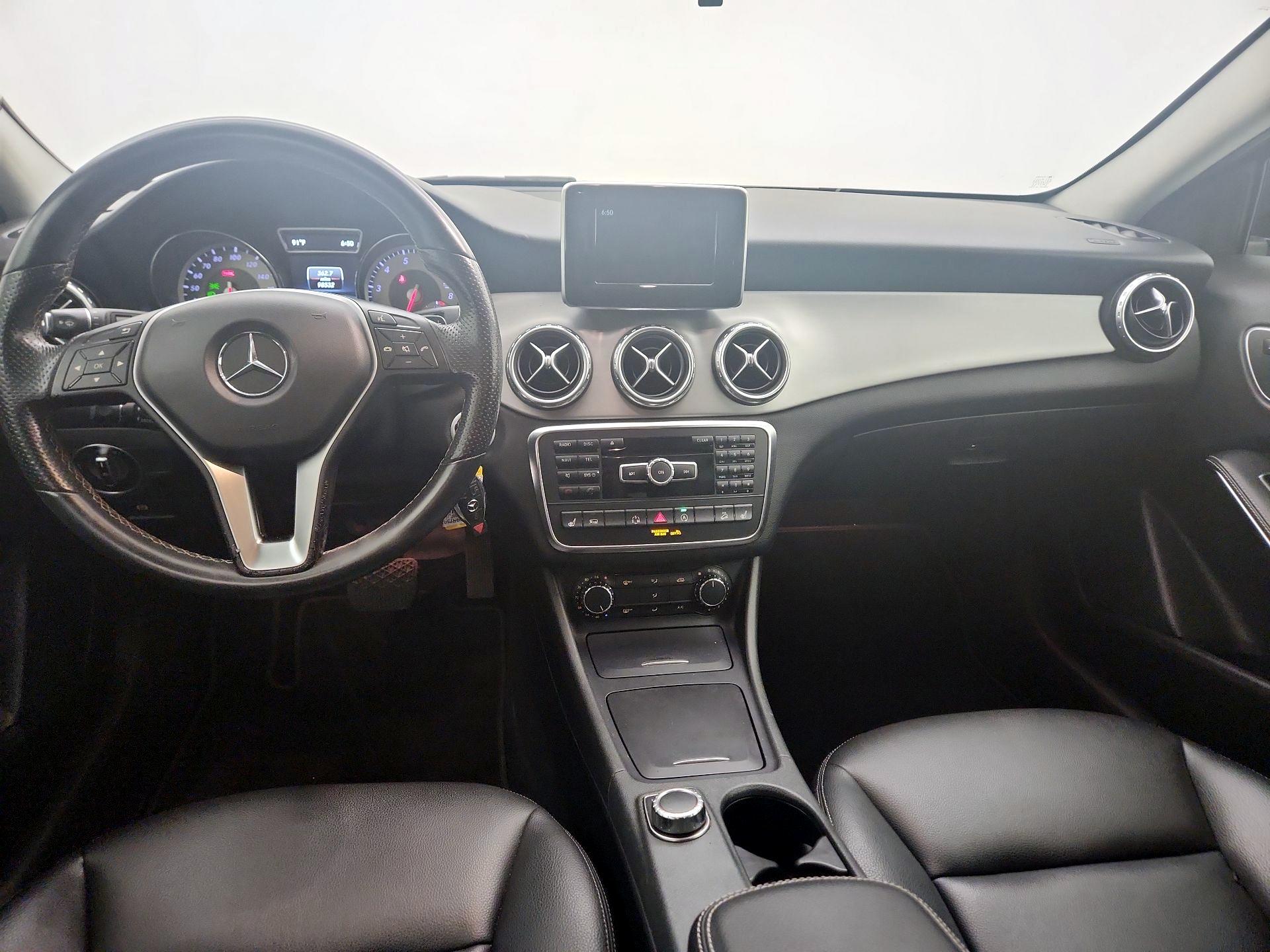 Thumbnail: 2015 Mercedes-Benz GLA - 9