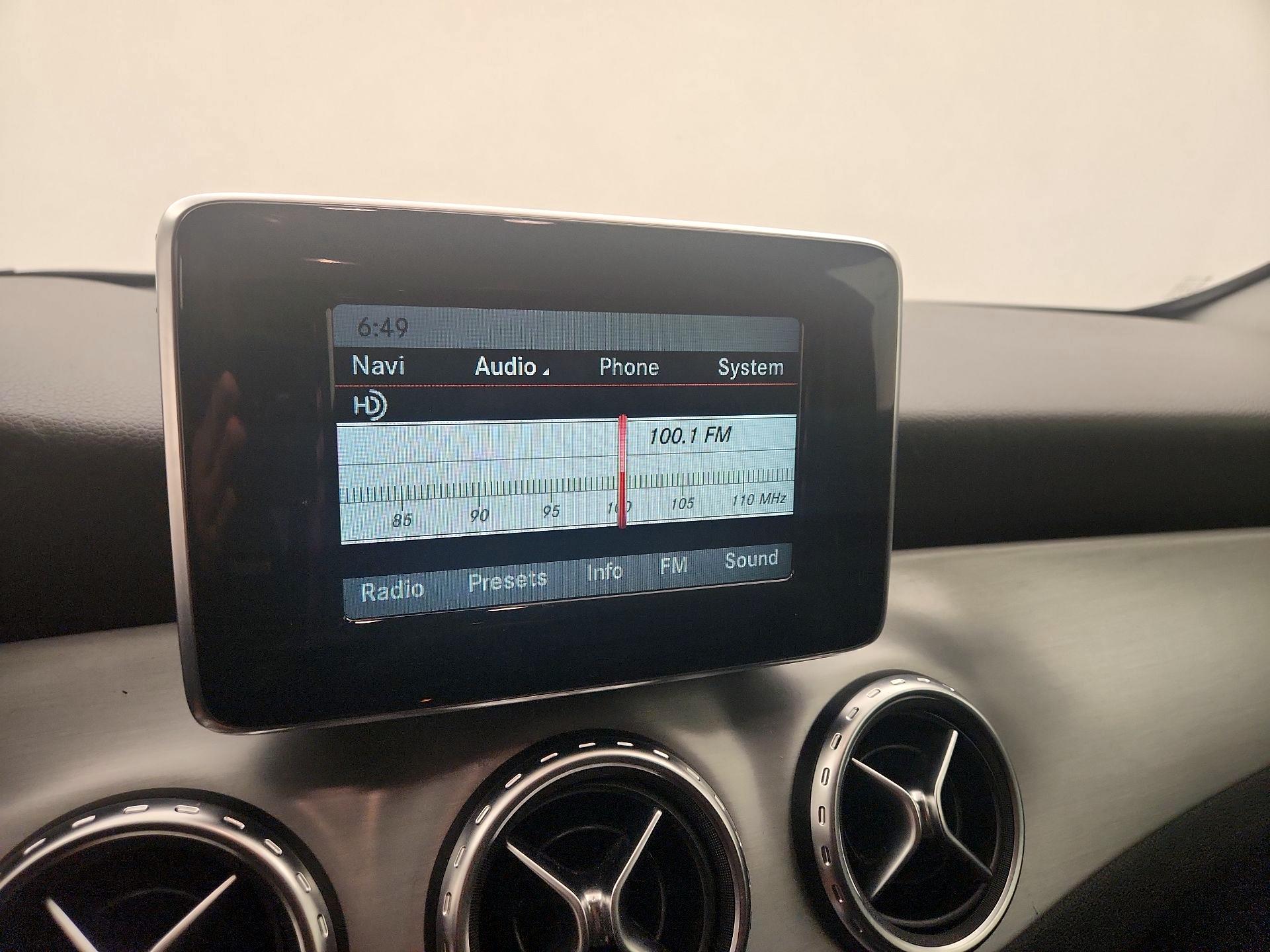Thumbnail: 2015 Mercedes-Benz GLA - 14