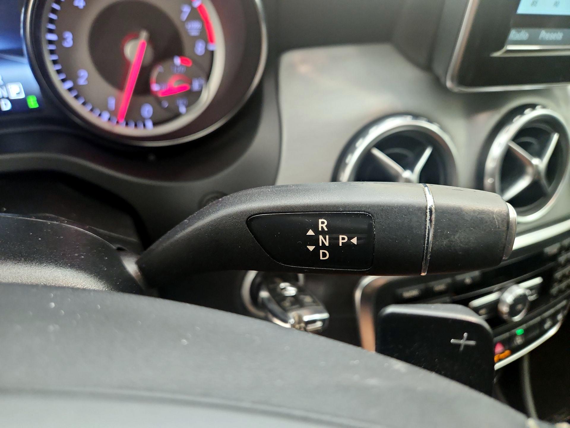 Thumbnail: 2015 Mercedes-Benz GLA - 16