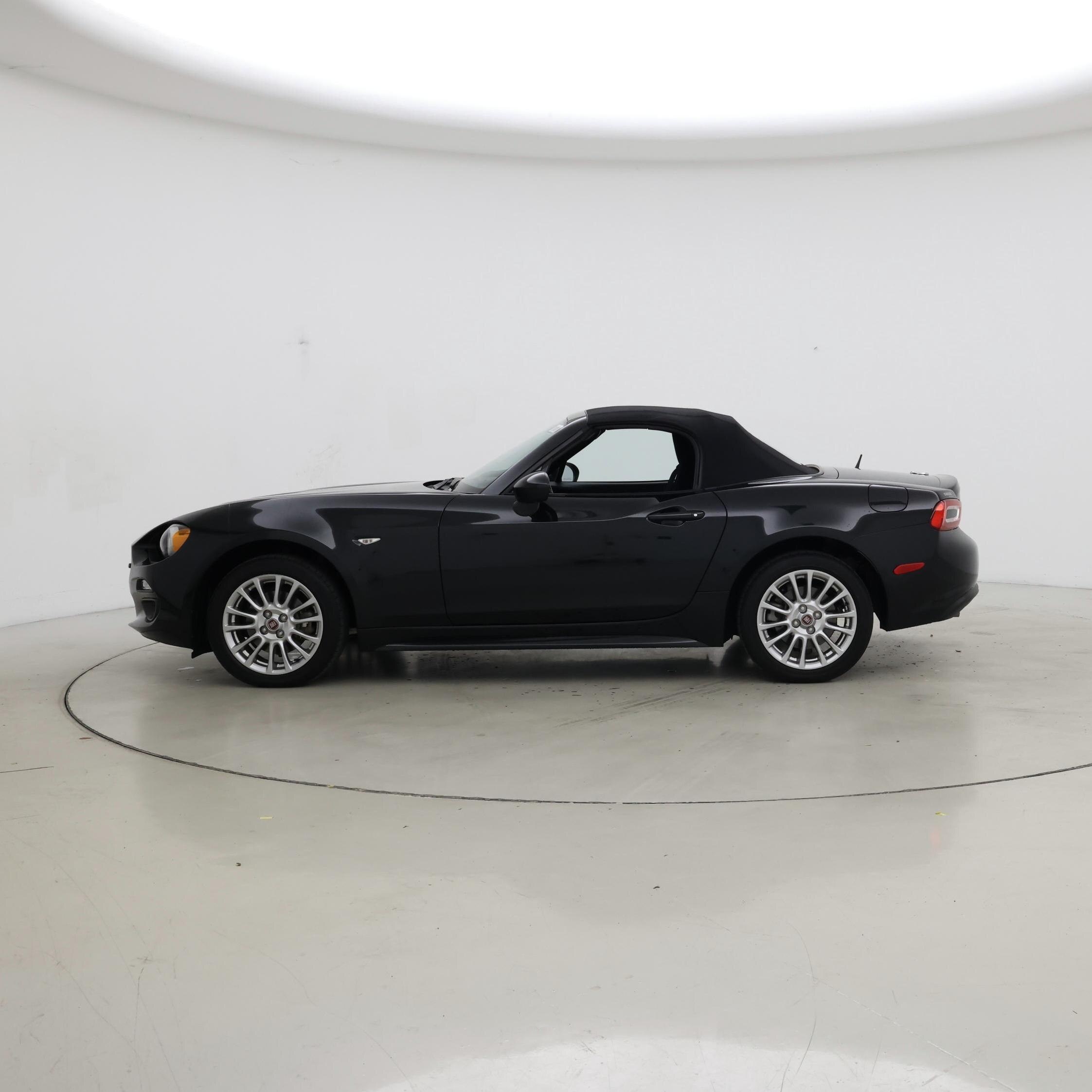 Thumbnail: 2018 Fiat 124 Spider - 3