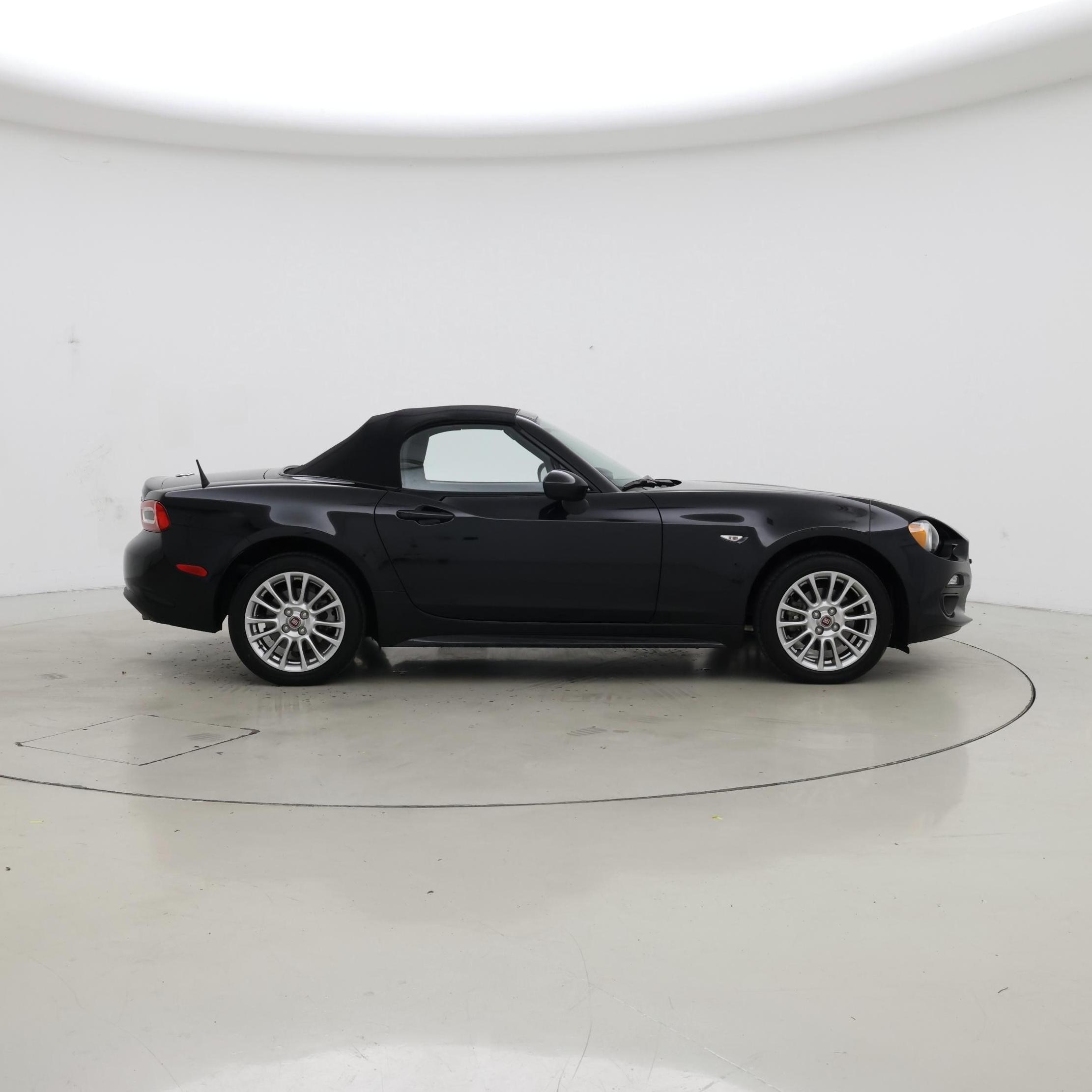 Thumbnail: 2018 Fiat 124 Spider - 7