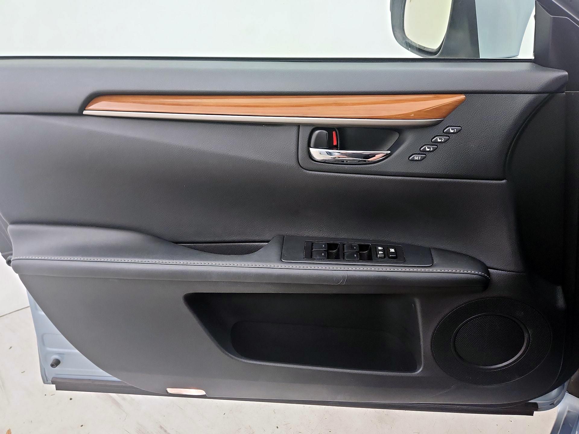 Thumbnail: 2013 Lexus ES - 12