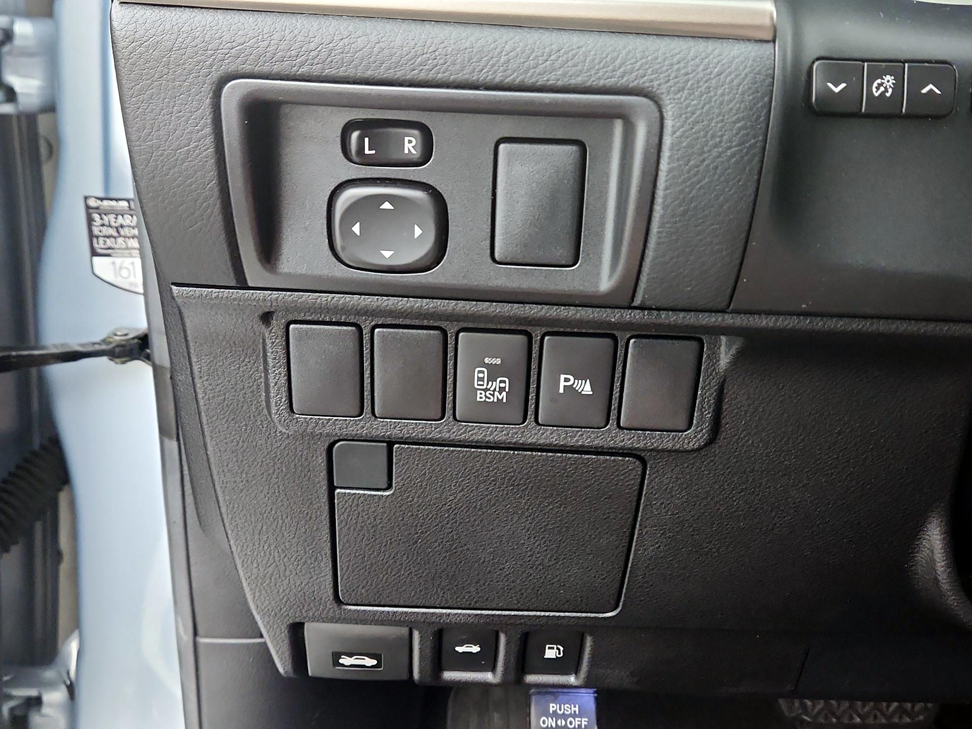 Thumbnail: 2013 Lexus ES - 13