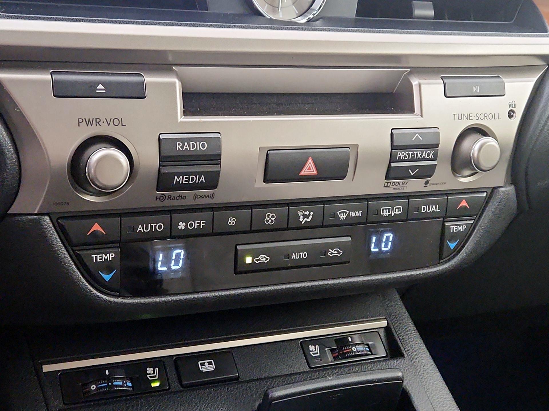 Thumbnail: 2013 Lexus ES - 17