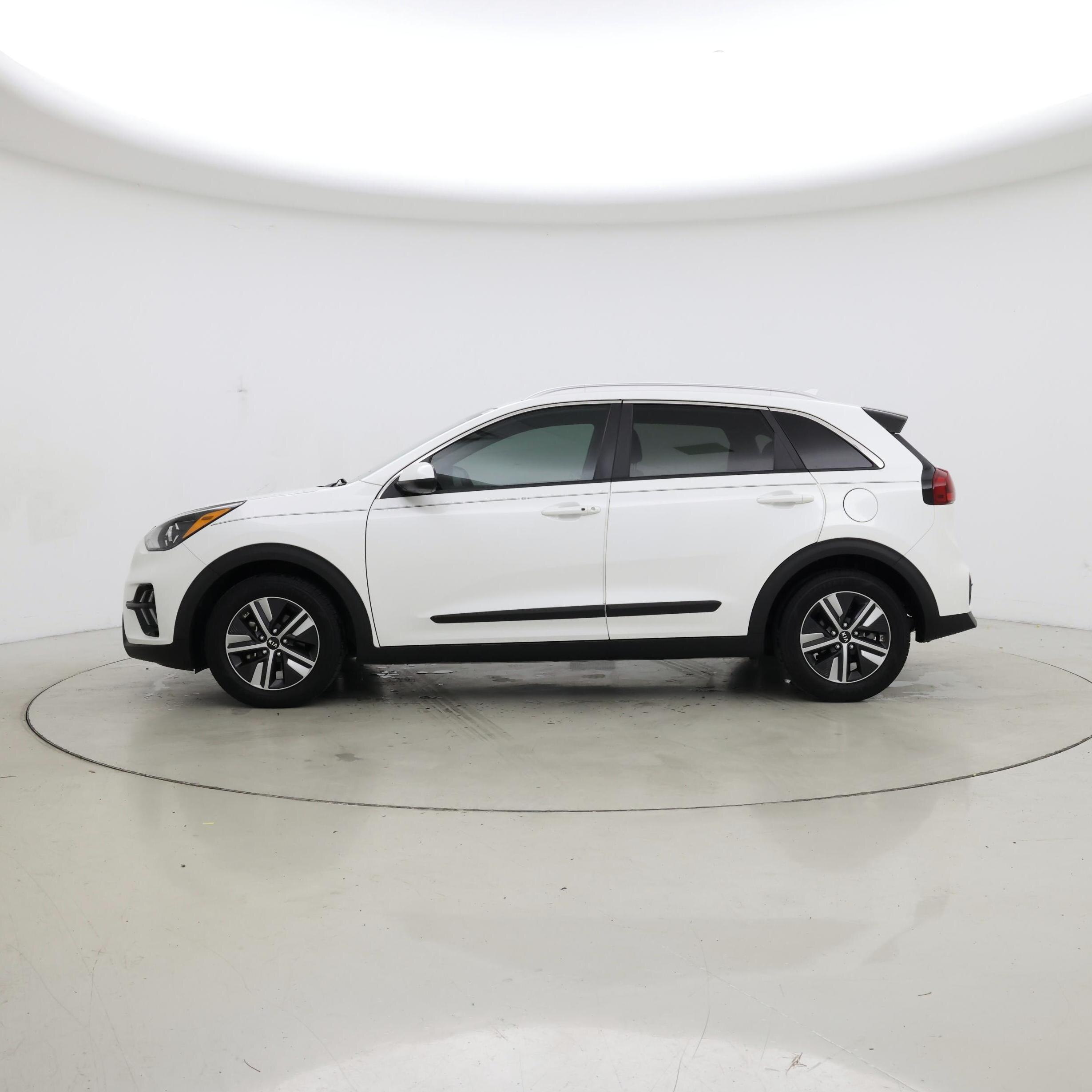 Thumbnail: 2021 Kia Niro - 3