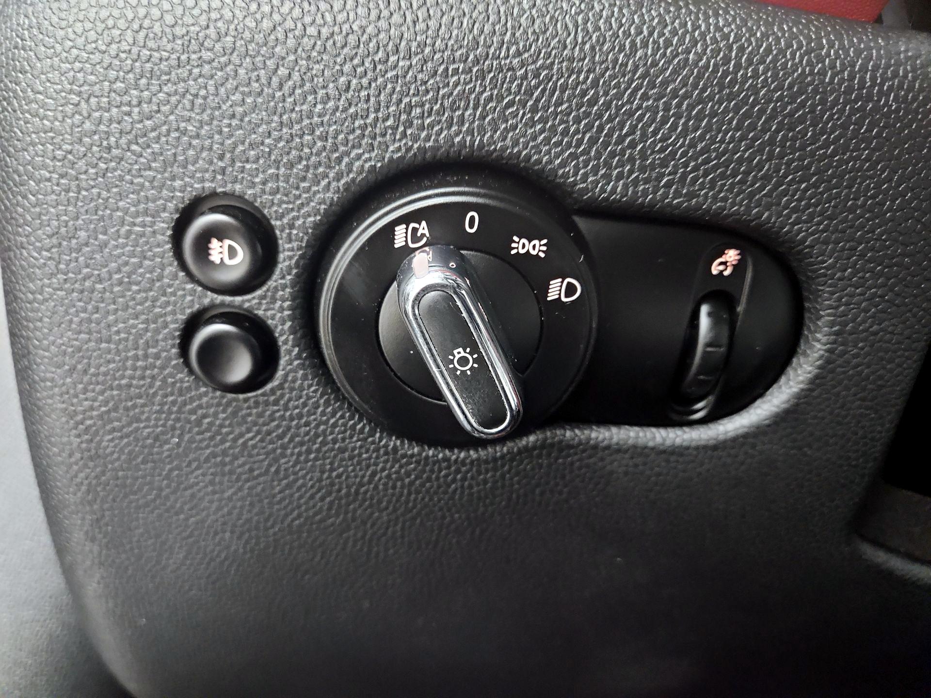 Thumbnail: 2017 MINI Cooper Hardtop - 13