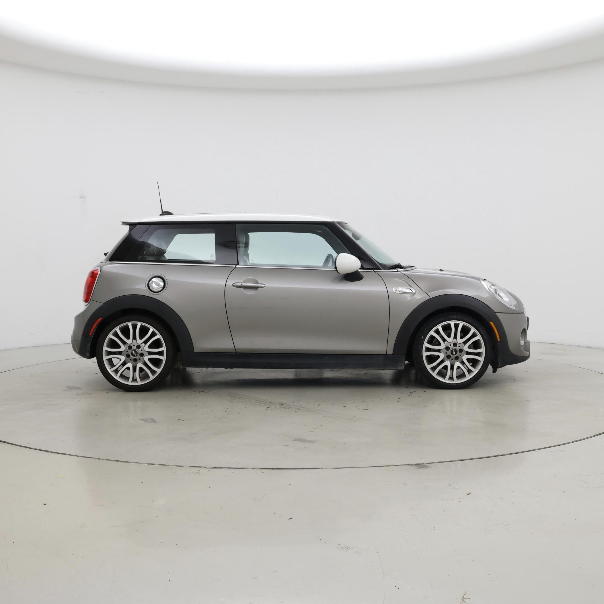 Thumbnail: 2017 MINI Cooper Hardtop - 7