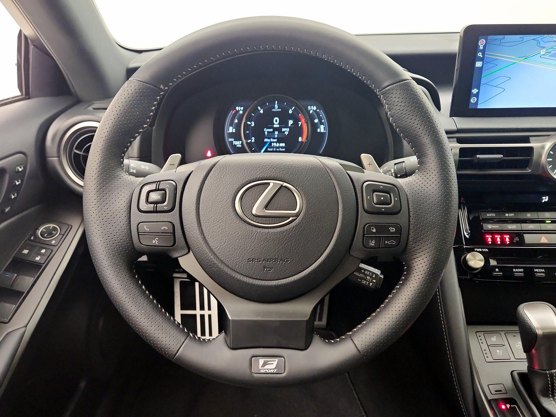 Thumbnail: 2022 Lexus IS - 10