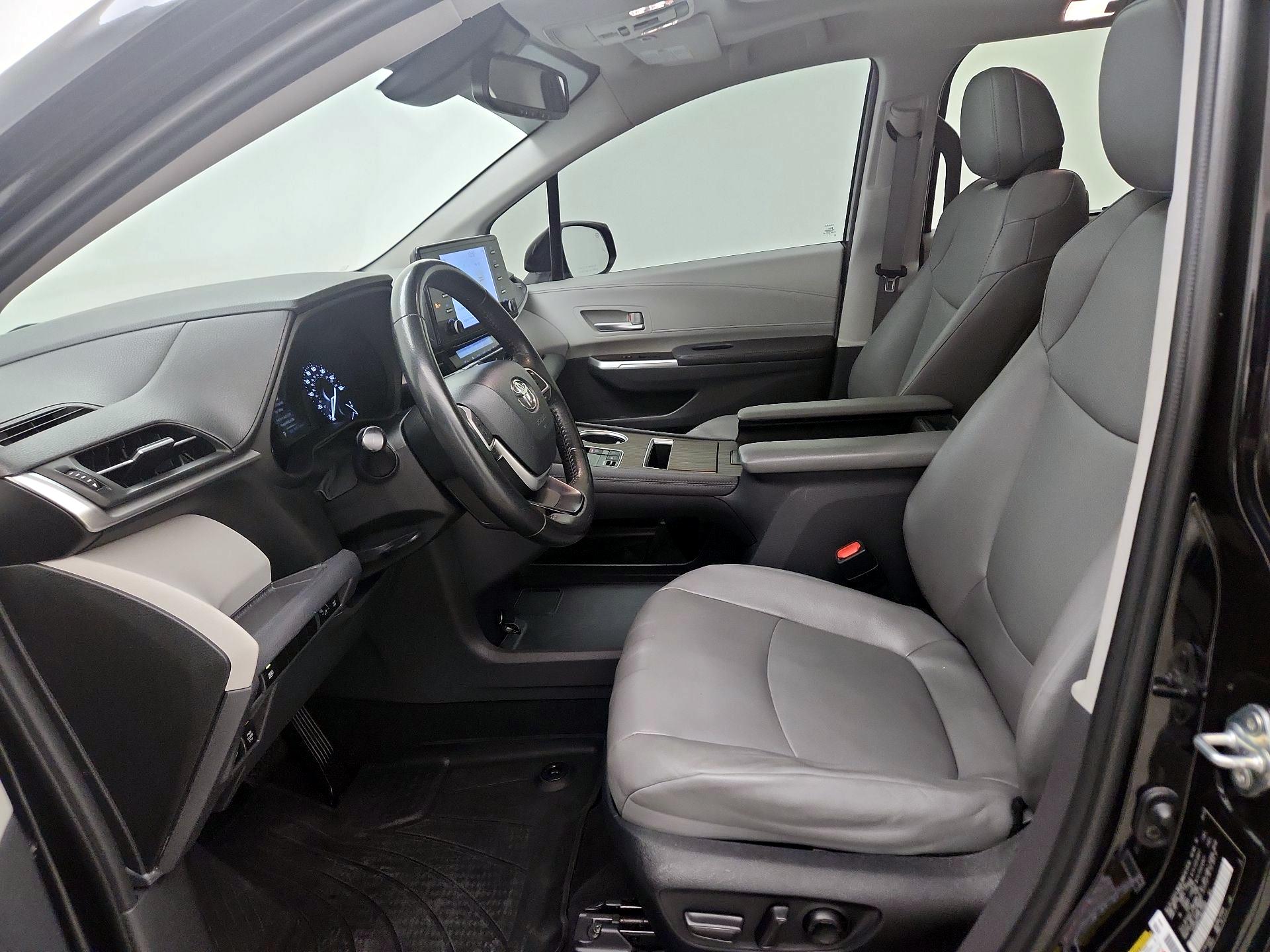 Thumbnail: 2022 Toyota Sienna - 11