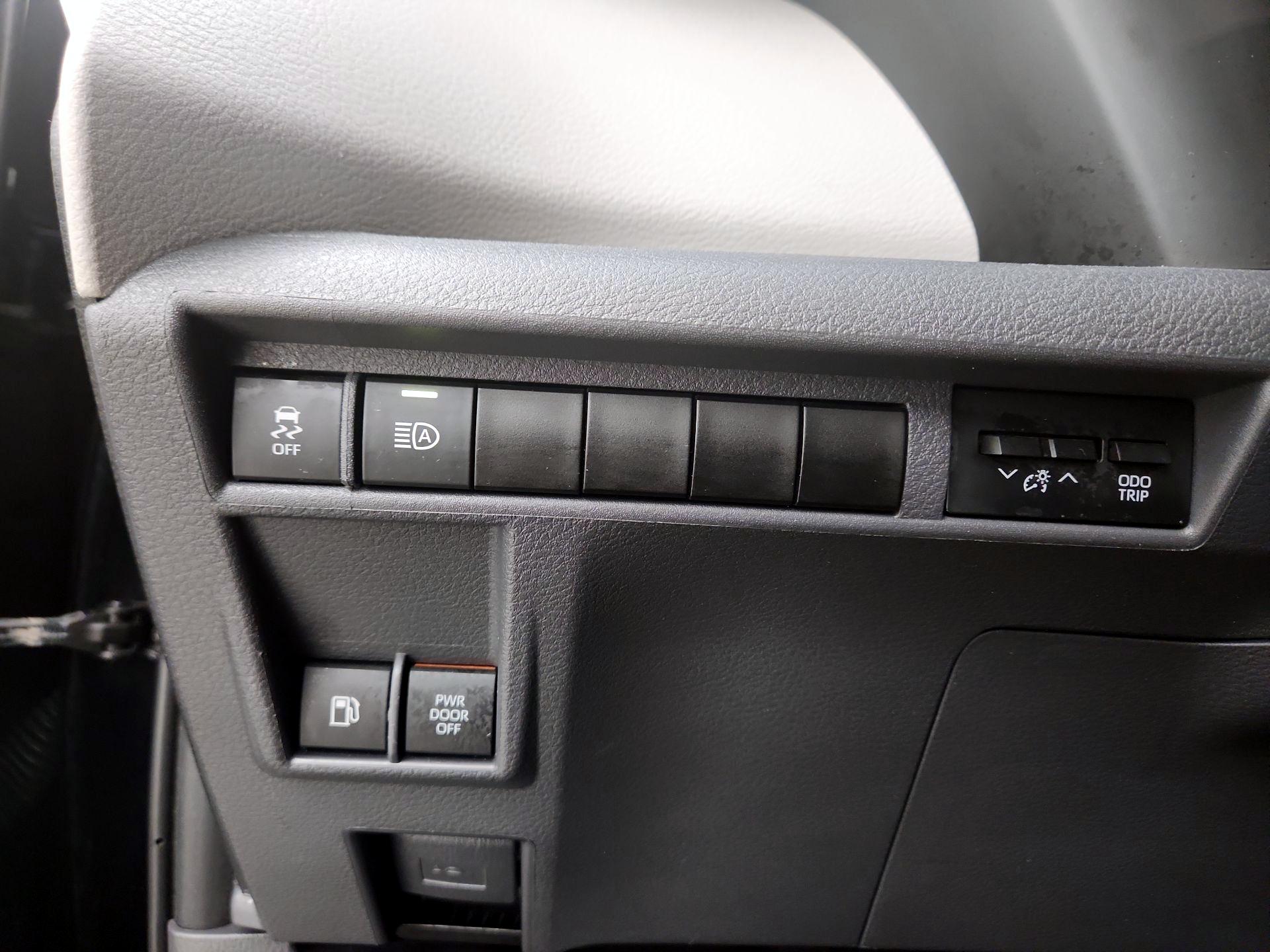 Thumbnail: 2022 Toyota Sienna - 13