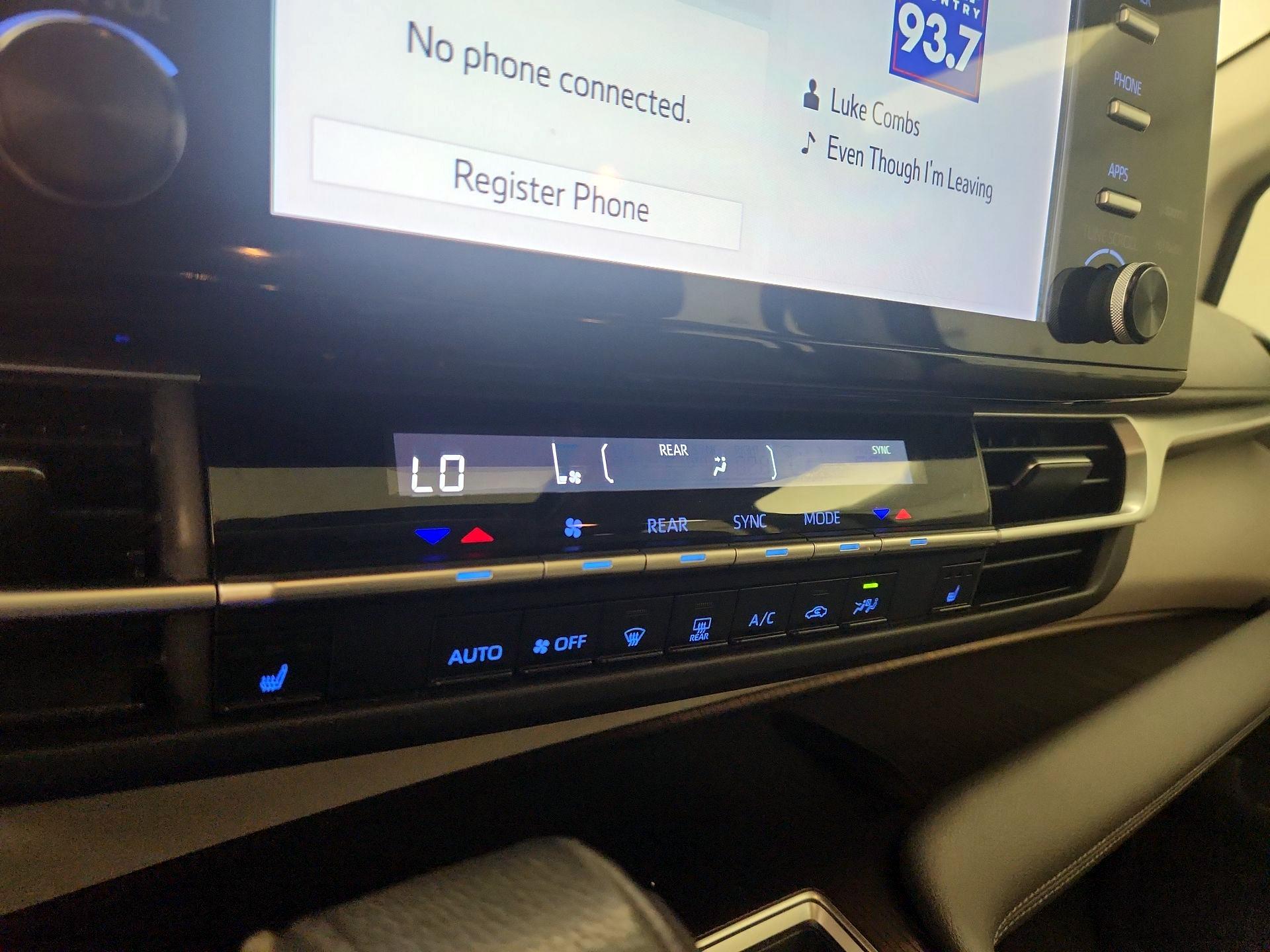 Thumbnail: 2022 Toyota Sienna - 16
